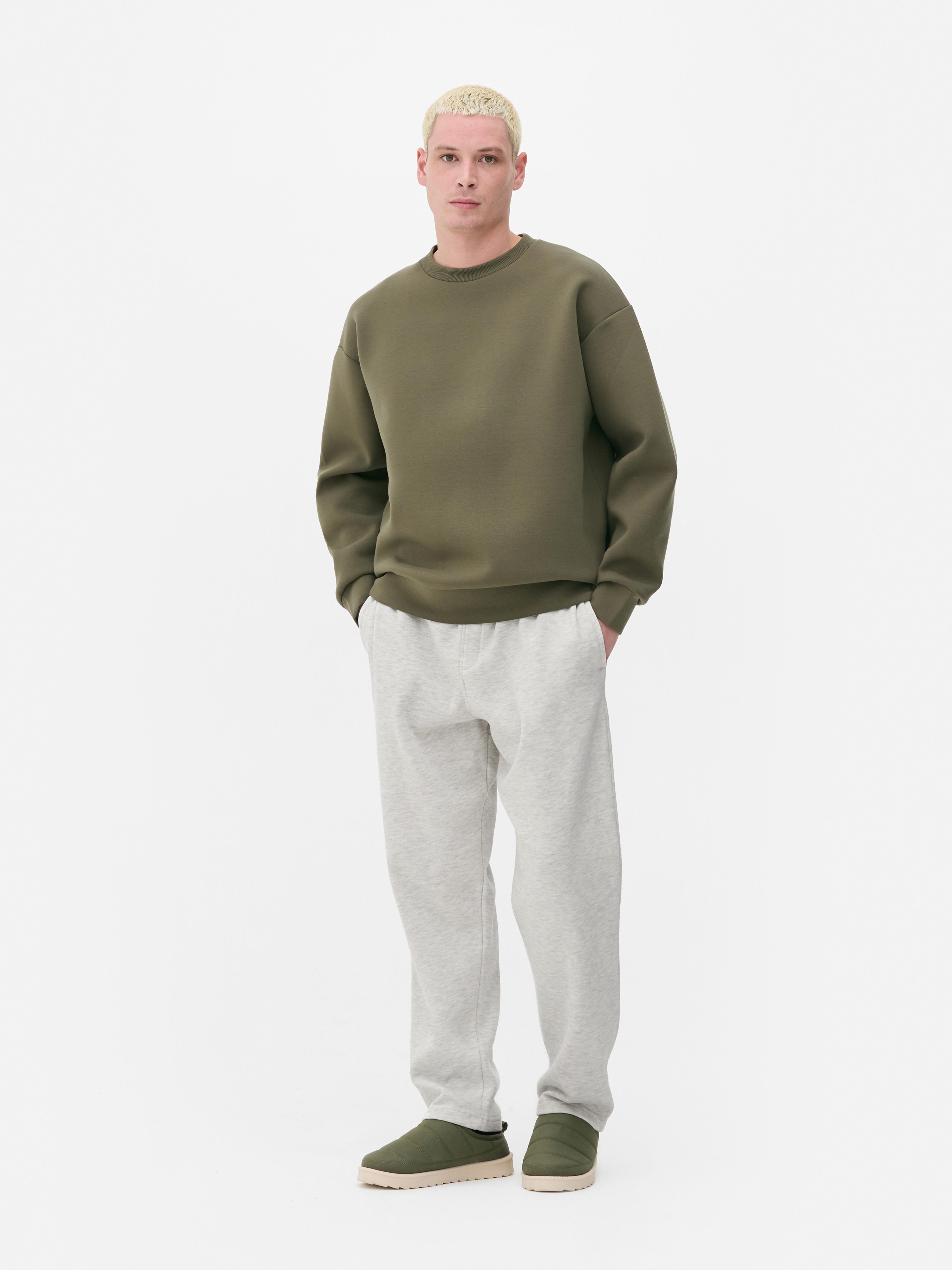 Pantaloni de trening rezistenți, simpli, cu croială dreaptă. Să trecem direct la subiect: acești pantaloni de trening sunt pur și simplu o necesitate.