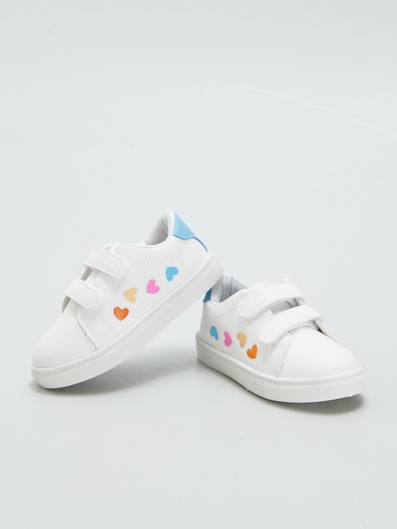 Zapatillas deportivas con estampado de corazones - BLANCAS