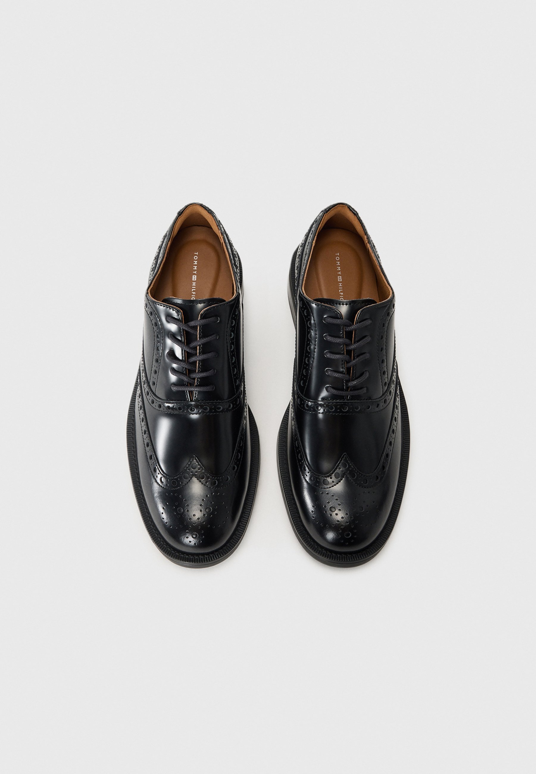 Tommy Hilfiger VOGUE - Elegáns fűzős cipő - fekete