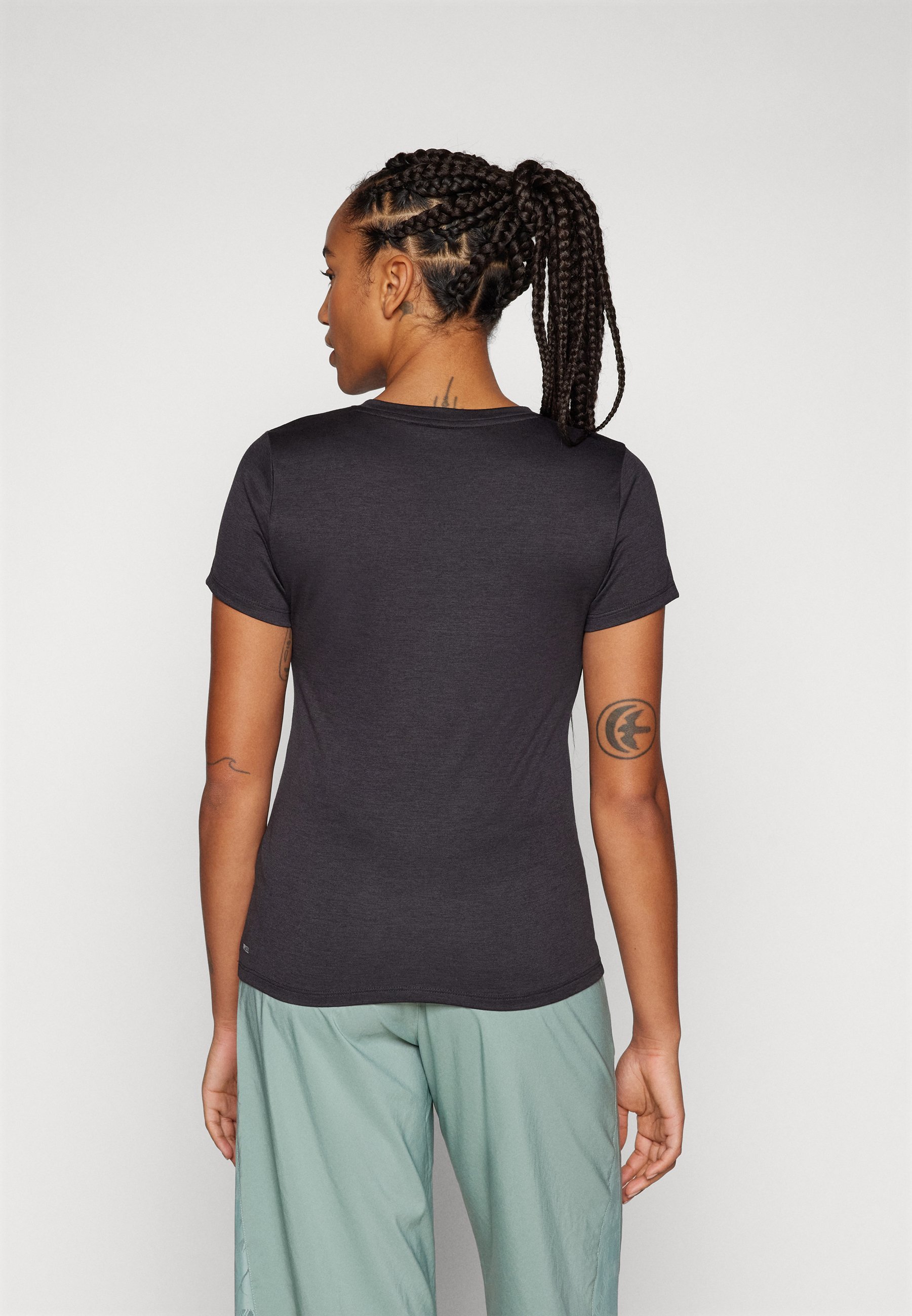 Maglietta sportiva Puma ESSENTIAL LOGO TEE - nero mélange