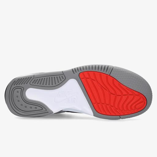 Nike Jordan Max Aura