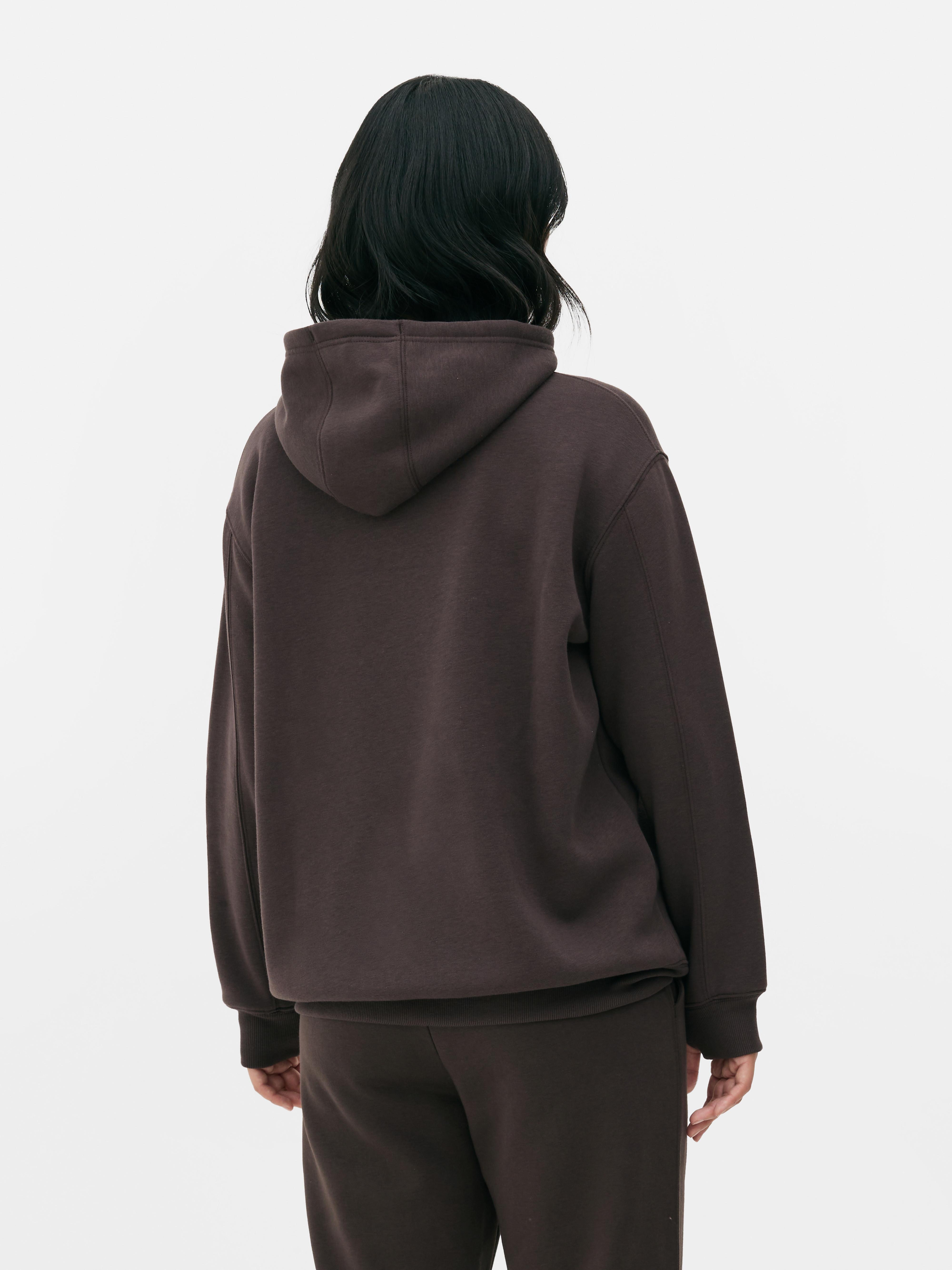 Κλασικό oversized φούτερ με κουκούλα Ένα casual oversized φούτερ με κορδόνι περίσφιξης και τσέπη καγκουρό