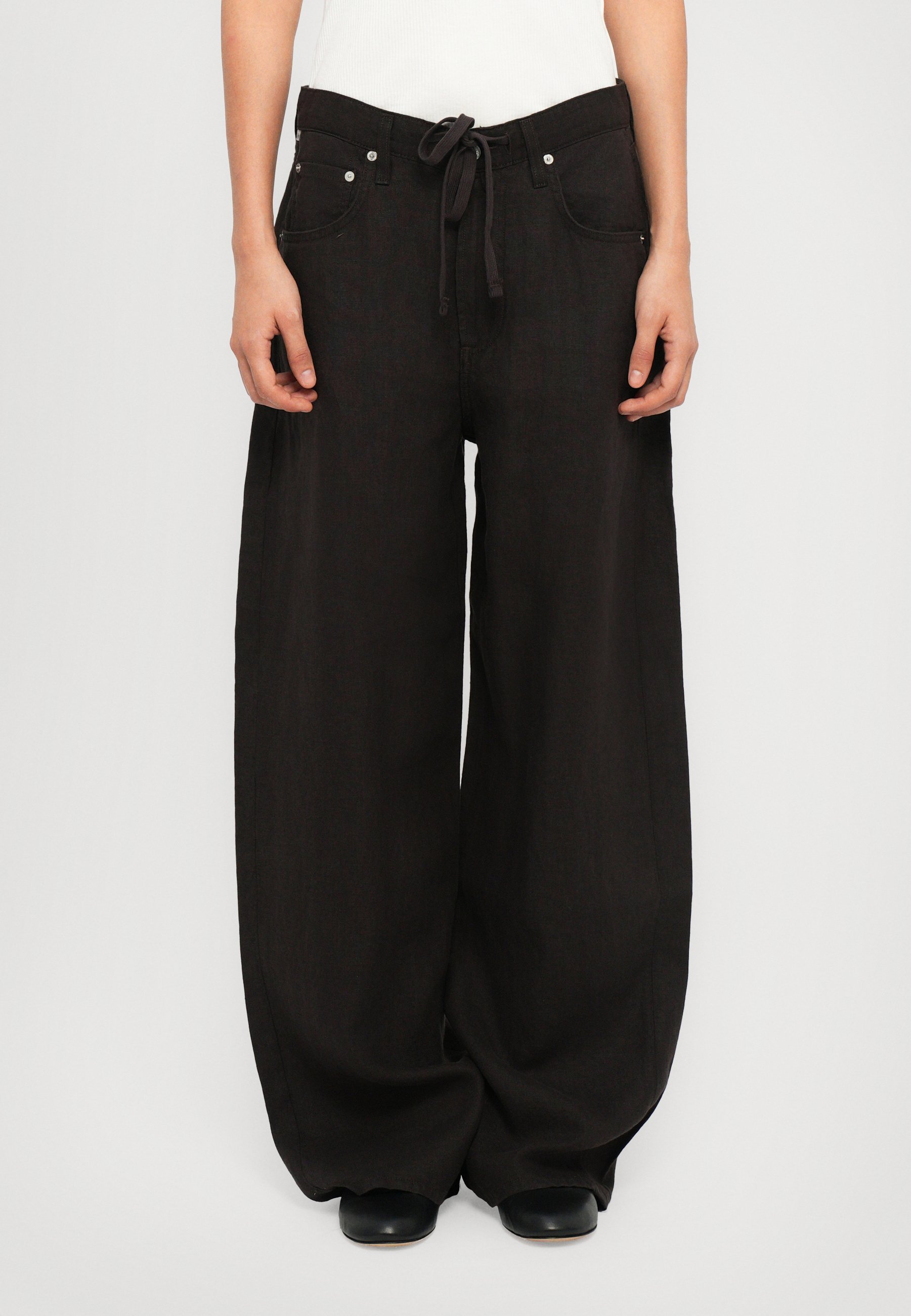 Pantaloni con coulisse Citizens of Humanity BRYNN - Pantaloni - cioccolato/marrone