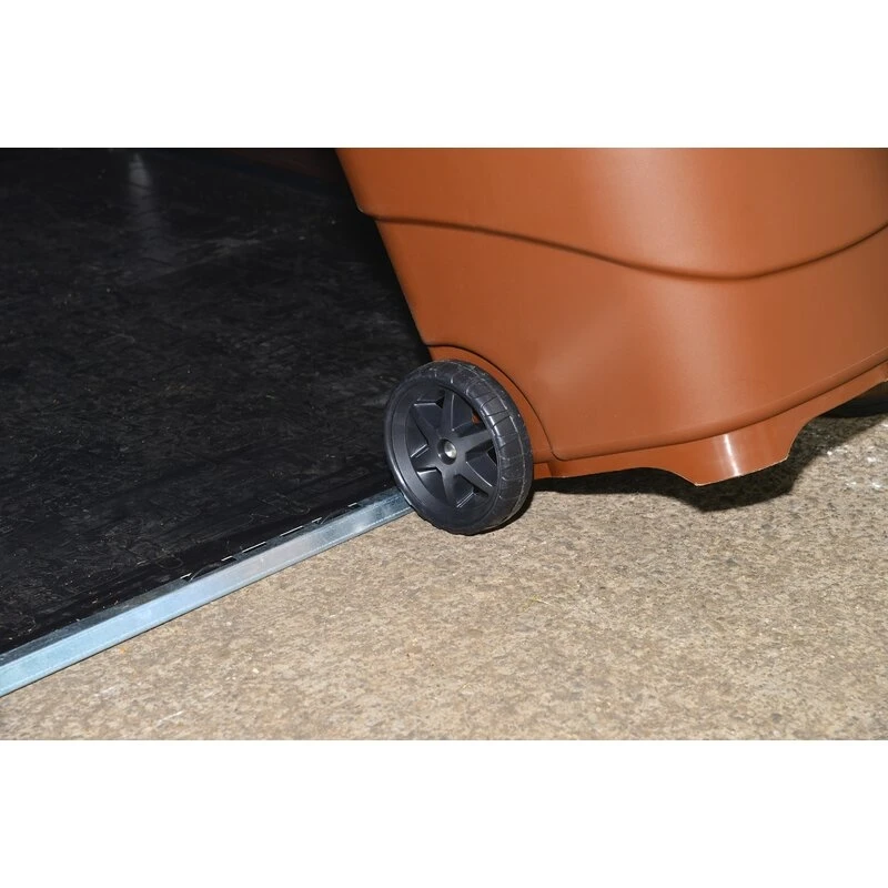 Dakraam in een plastic opbergloods van 1,8 meter breed x 2,4 meter diep