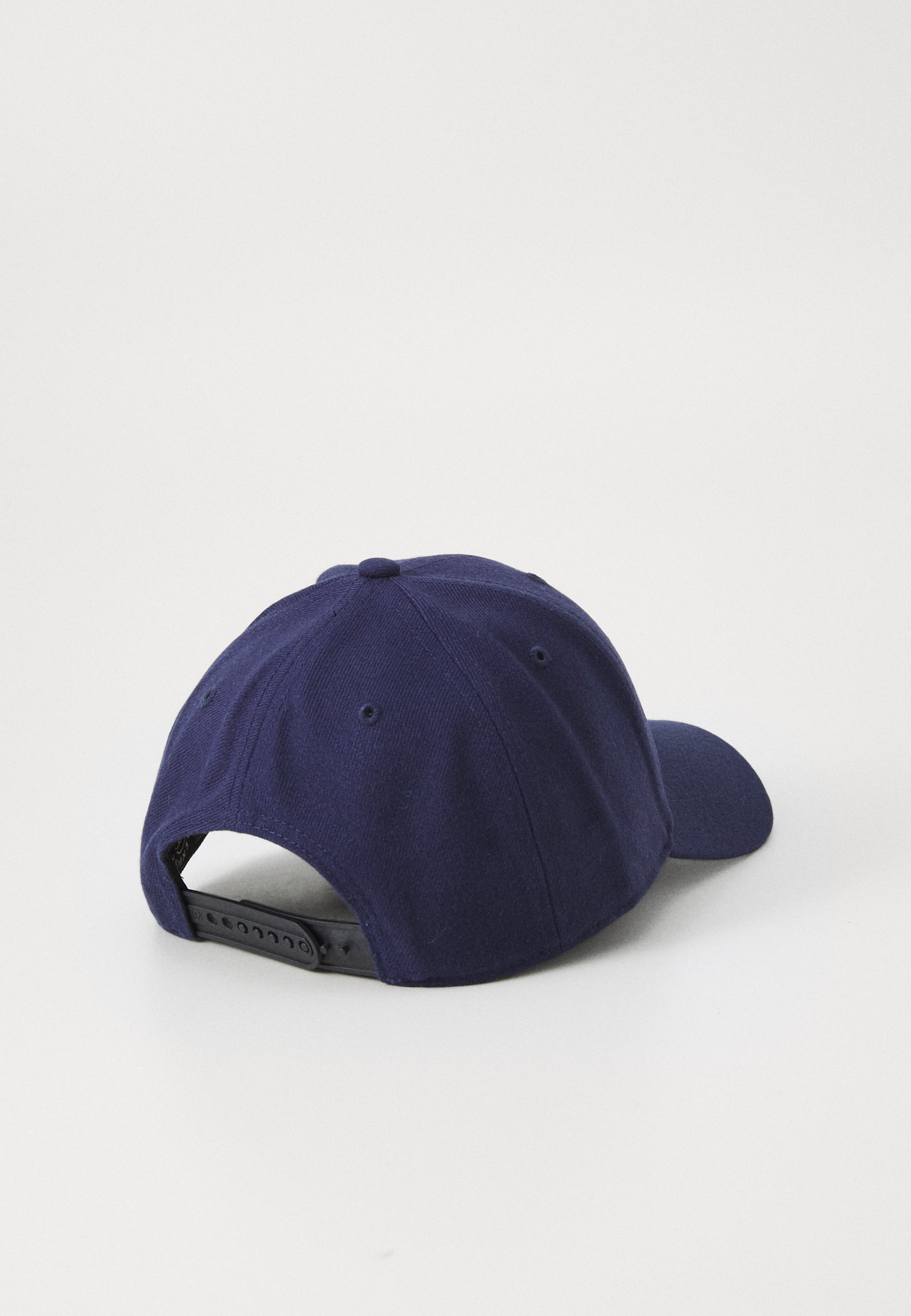 '47 Caps
