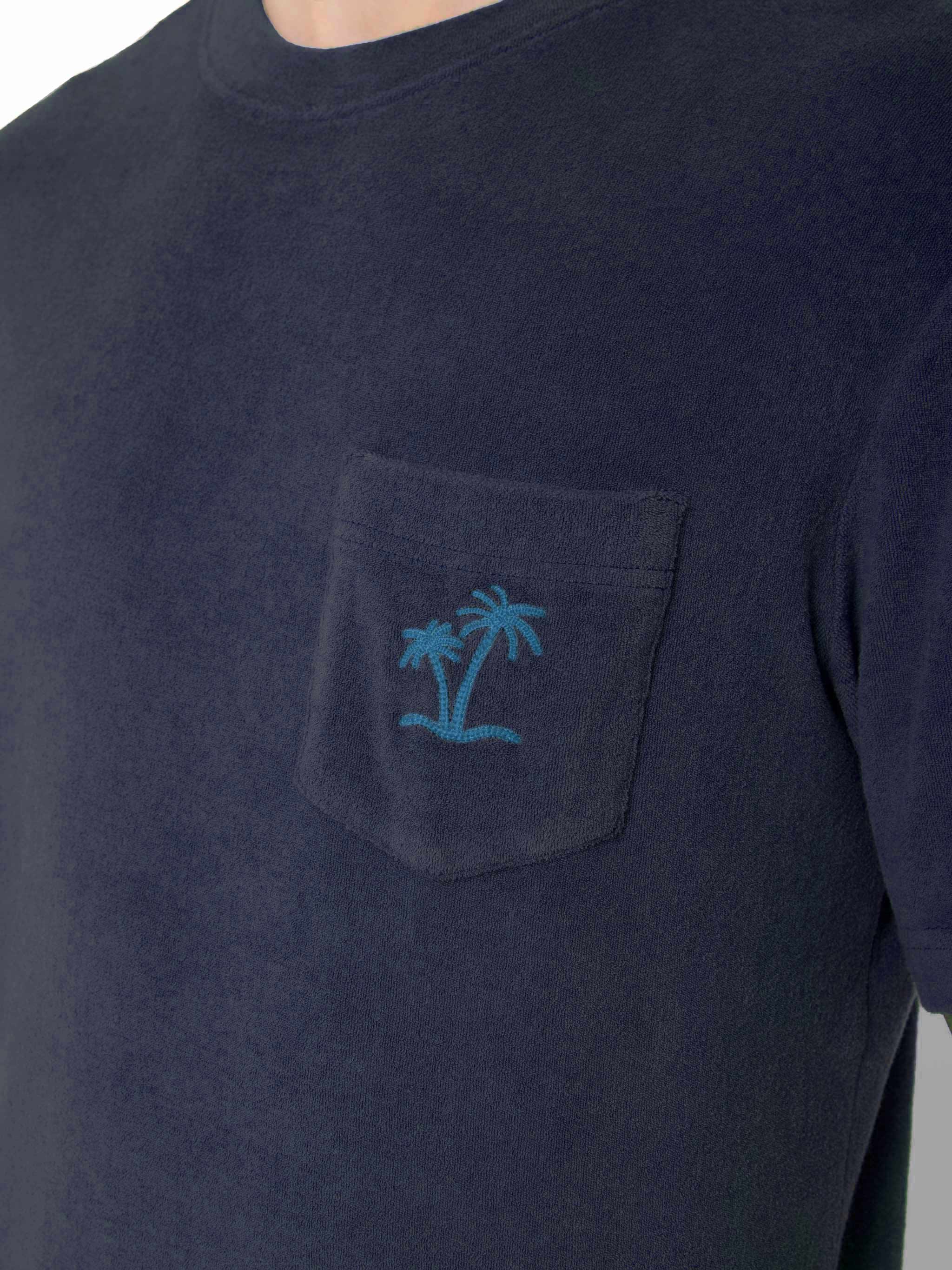 Heren T-shirt van marineblauwe badstof met zakje