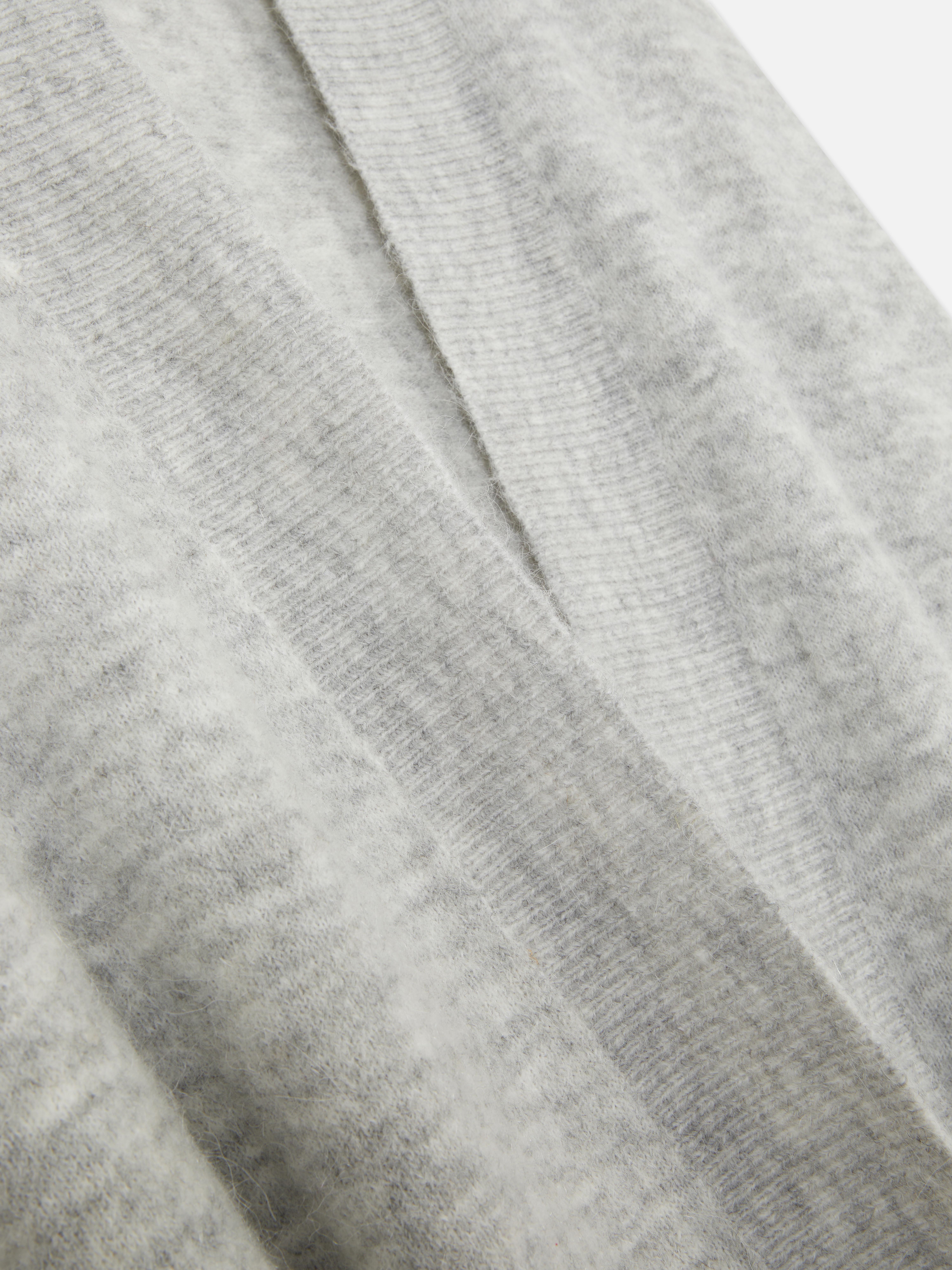 Cardigan in misto lana The Edit Un cardigan lungo con maniche lunghe e tasche frontali