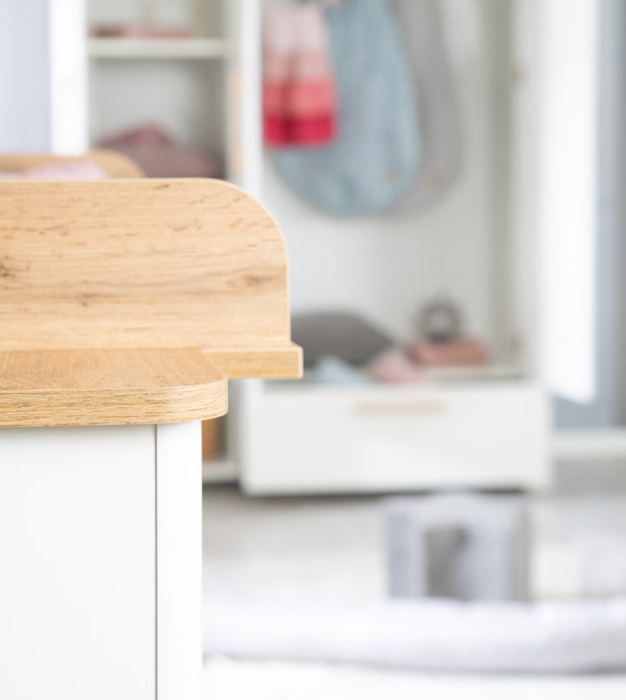 Commode à Langer ROBA Ava - 3 Tiroirs - Poignées en Bois Massif - Blanc - Aspect Chêne