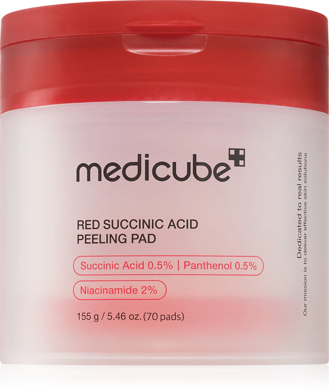Discos esfoliantes de ácido succínico vermelho Medicube para pele problemática.