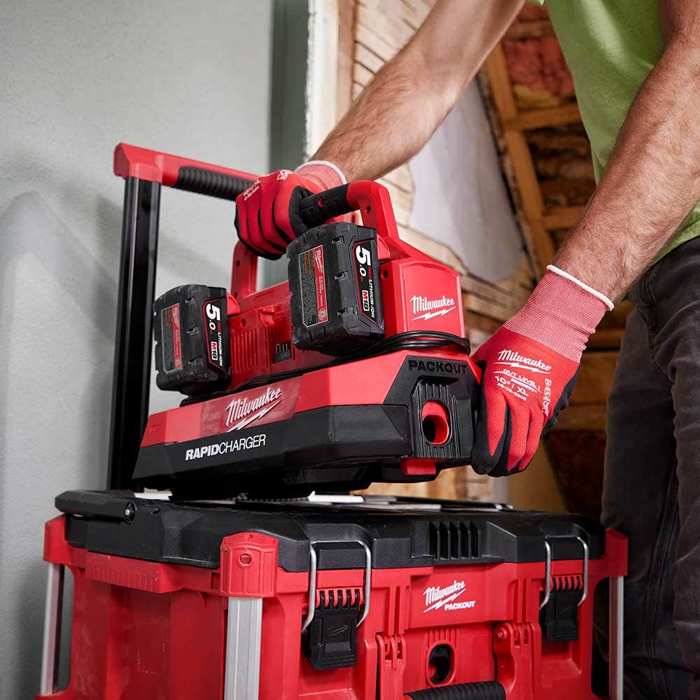 MILWAUKEE PACKOUT™ 6-paikkainen pikalaturi M18PC6