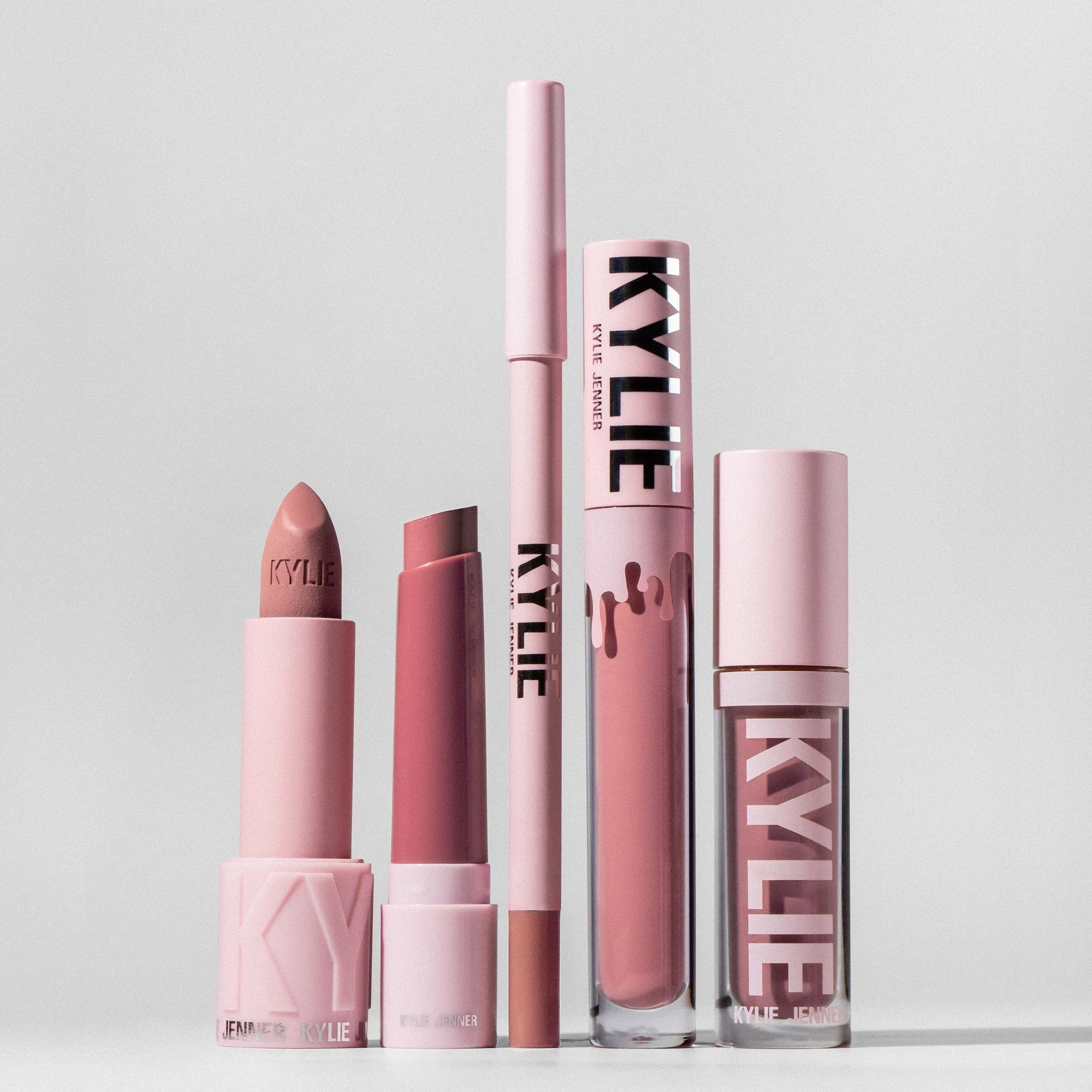 Balsam de unt colorat 338 Pink Me Up At 8 - Kylie By Kylie Jenner