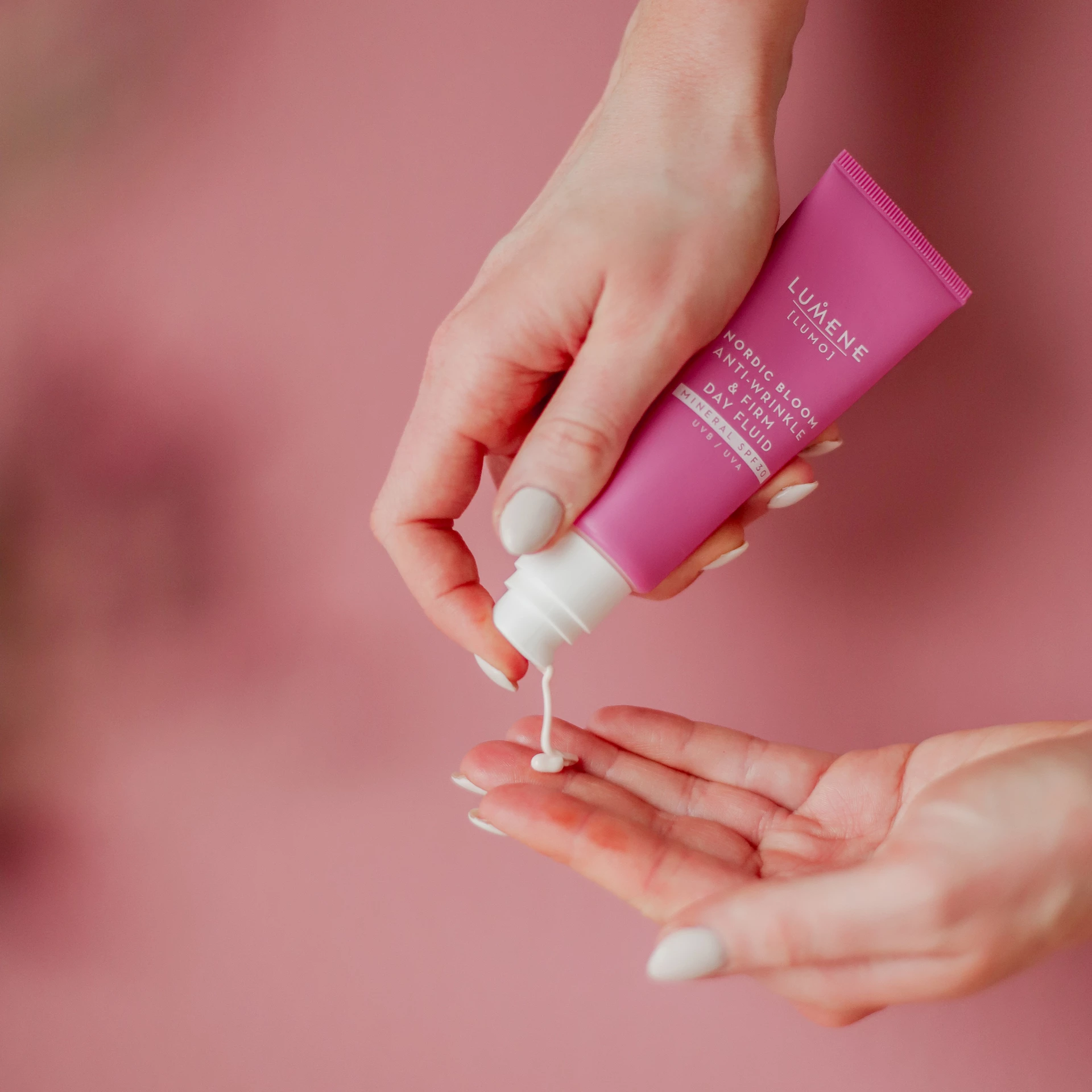 Nordic Bloom dnevni fluid protiv bora i učvršćivanja kože SPF30 50 ml - Lumene