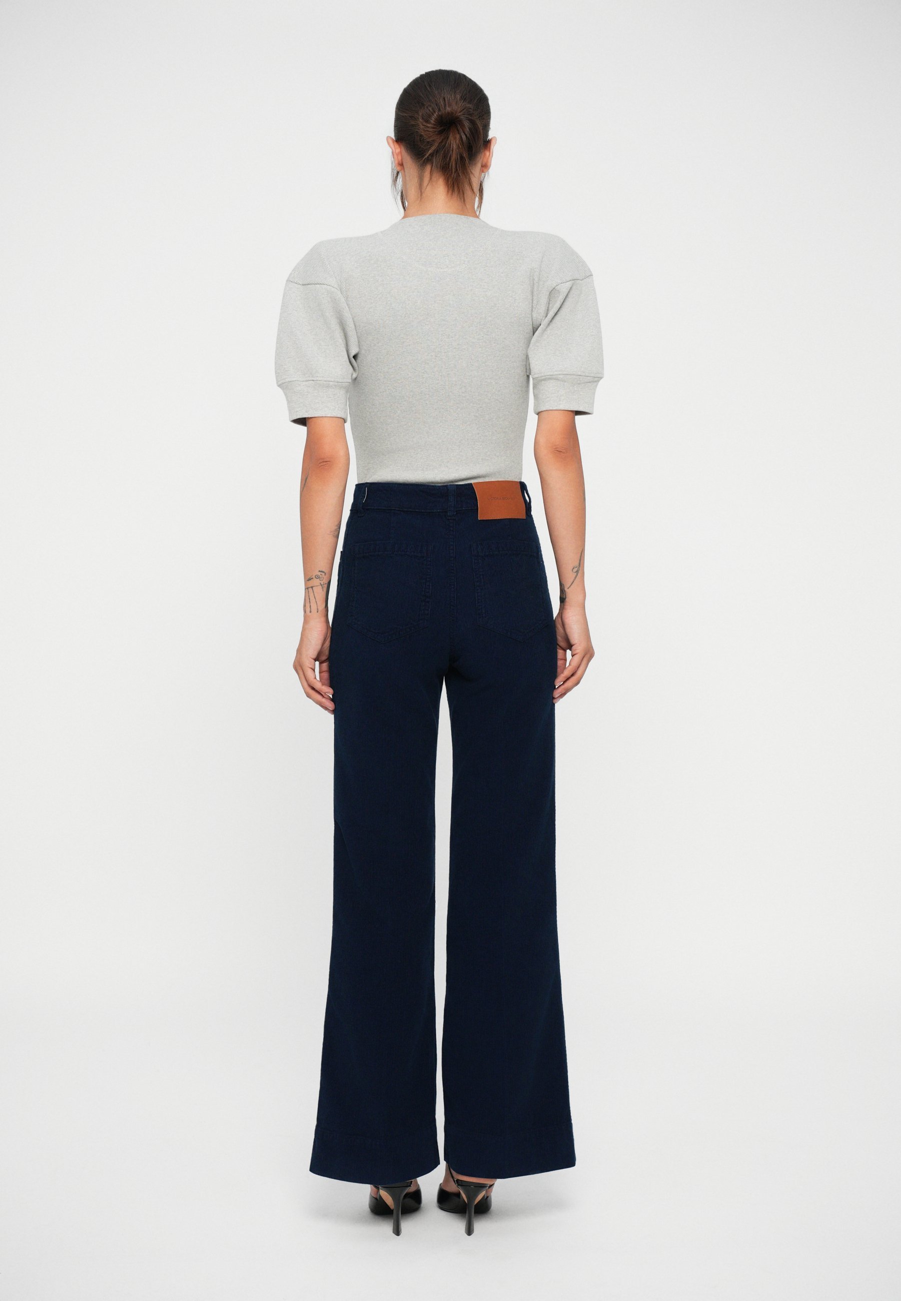Gamba larga di Victoria Beckham