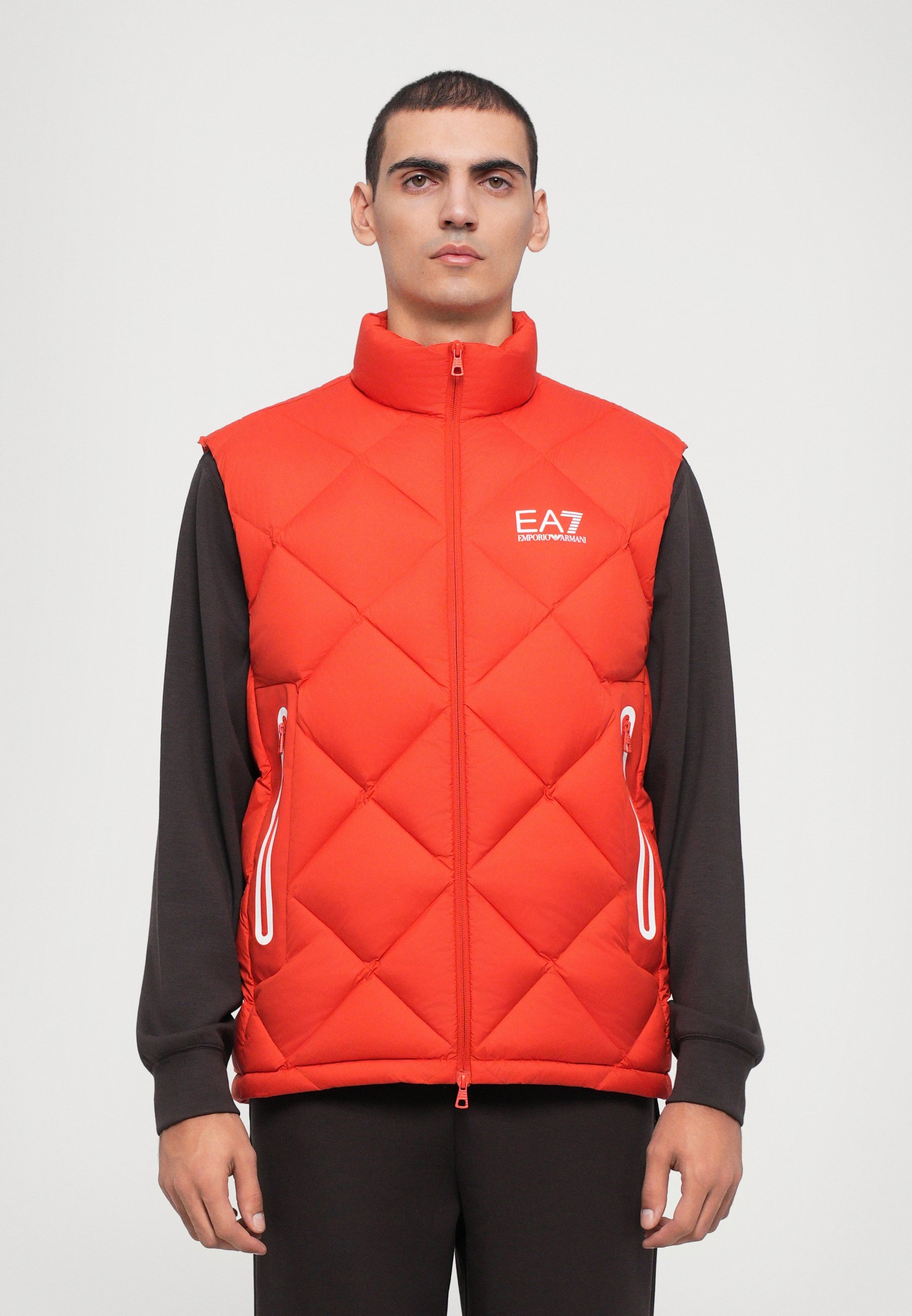 EA7 Emporio Armani MOUNTAIN QUILTED VEST - Gilet - lava fusa