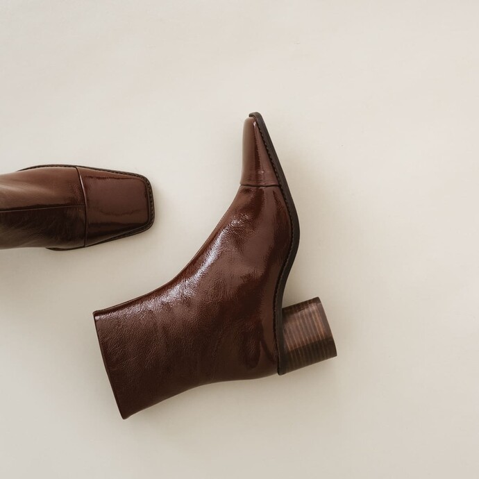Bottines à talon  en cuir vernis marron