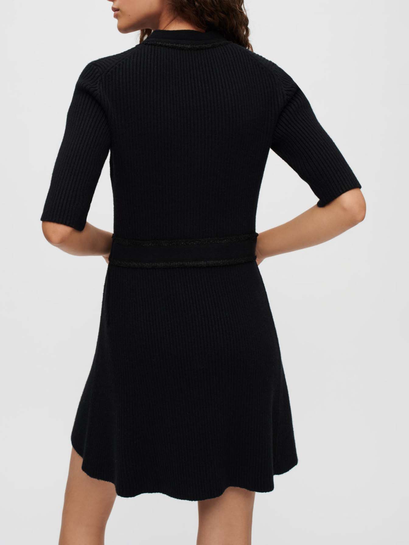 Rochie neagră din tricot din viscoză cu nervuri - Negru