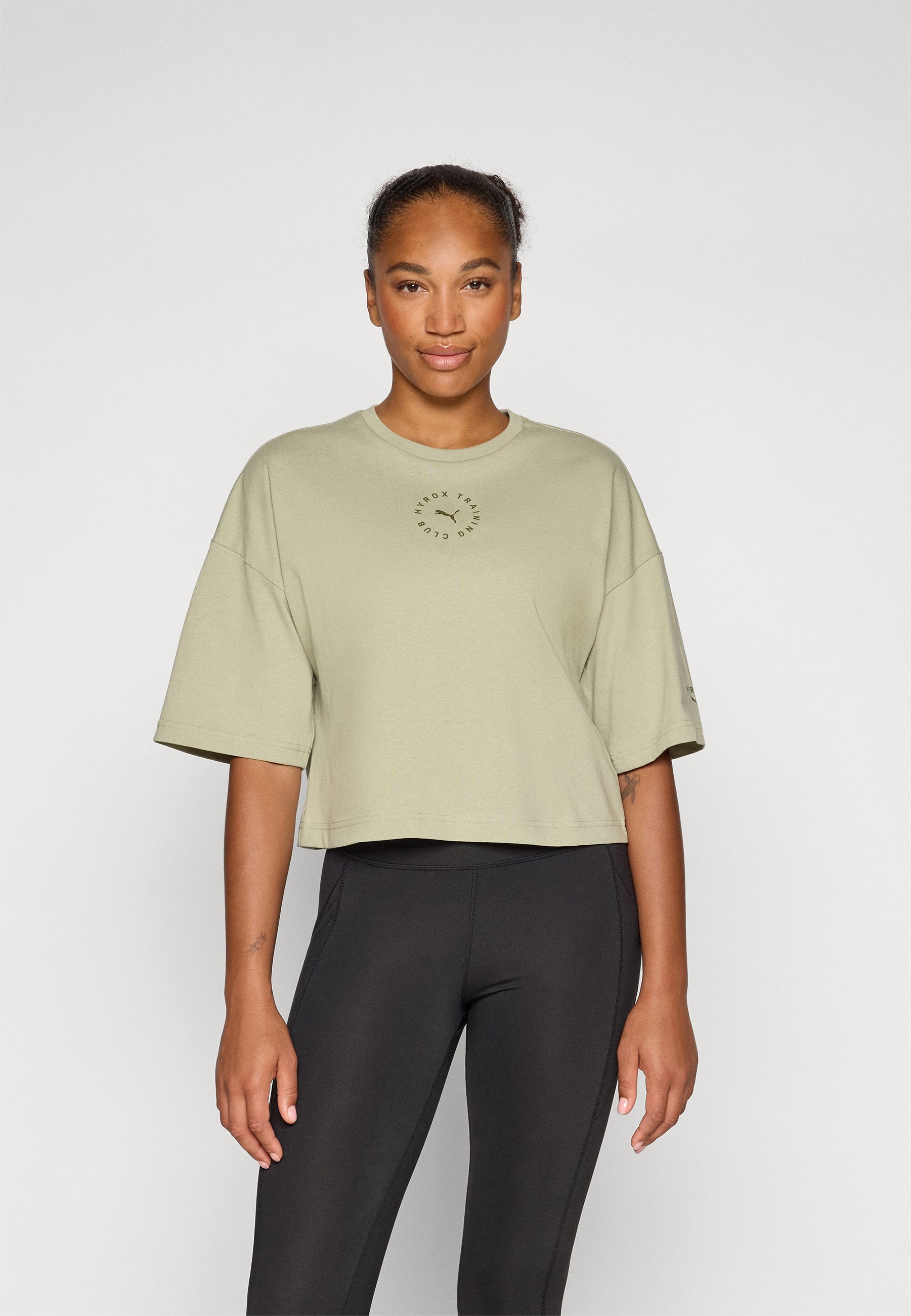 Puma HYROX CROPPED LIFESTYLE TEE - T-shirt met print - luxe leger