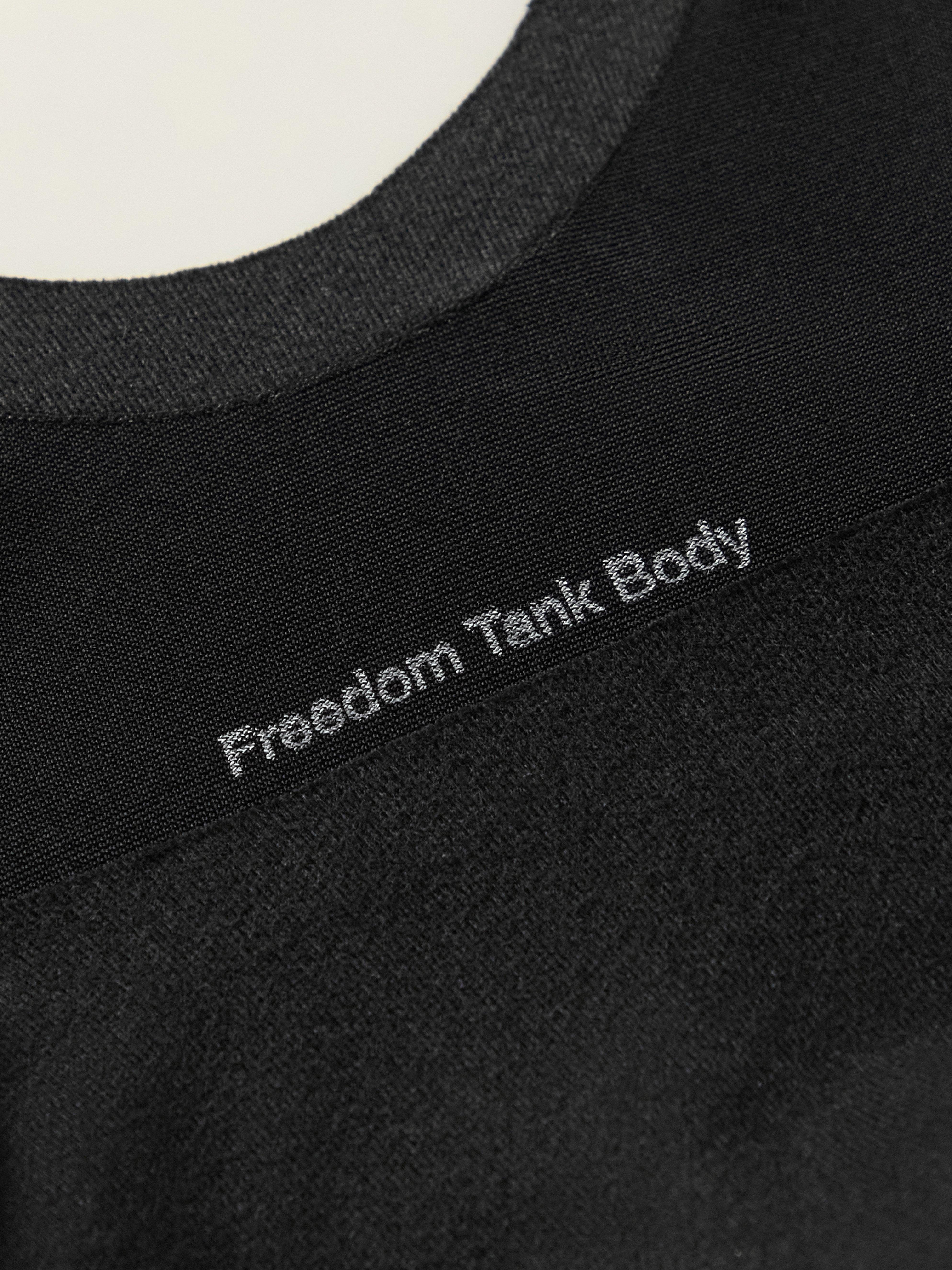 Frihetskroppen – Closely Black