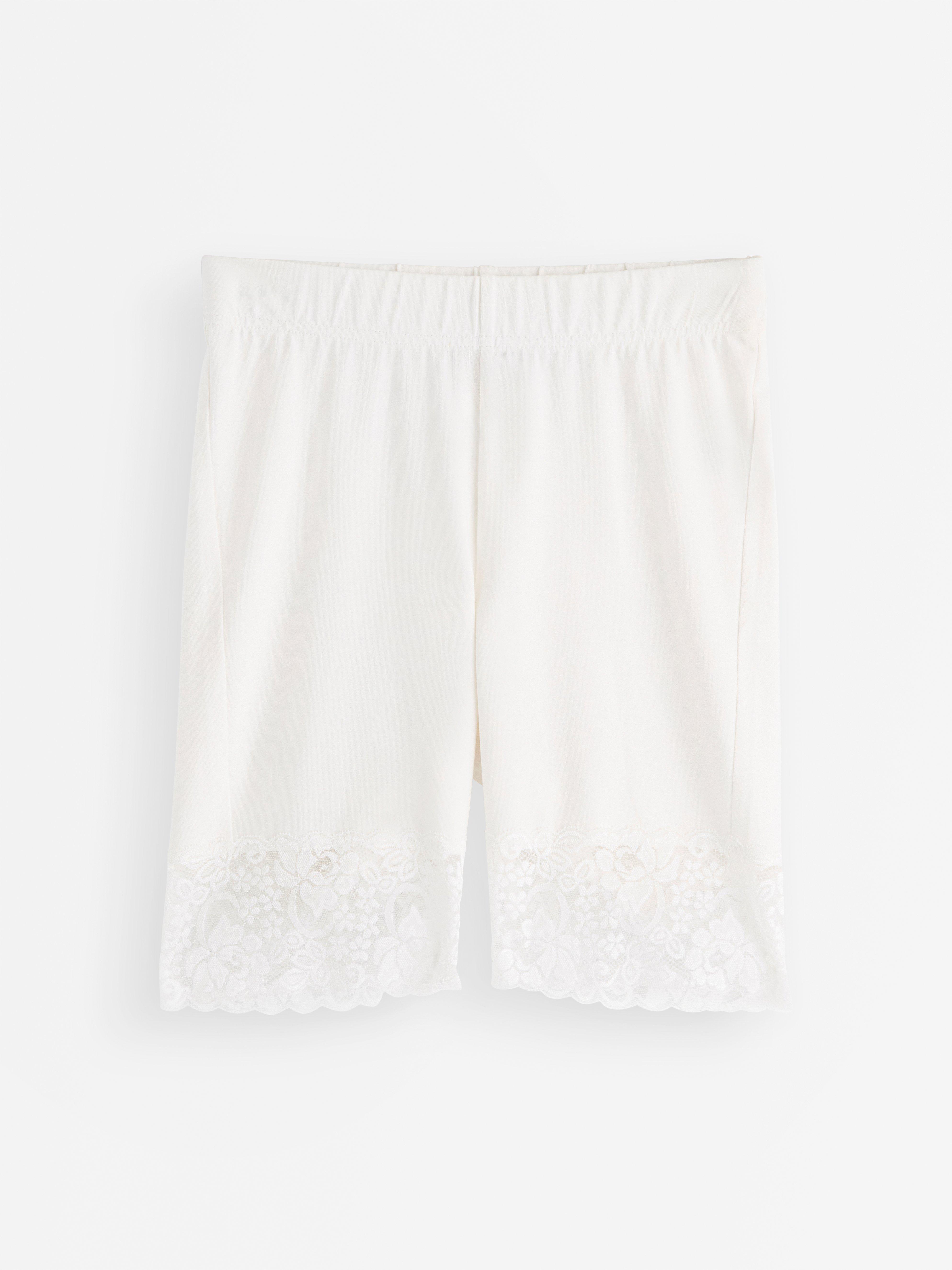 Pantalones cortos de ciclismo con encaje, color blanco.