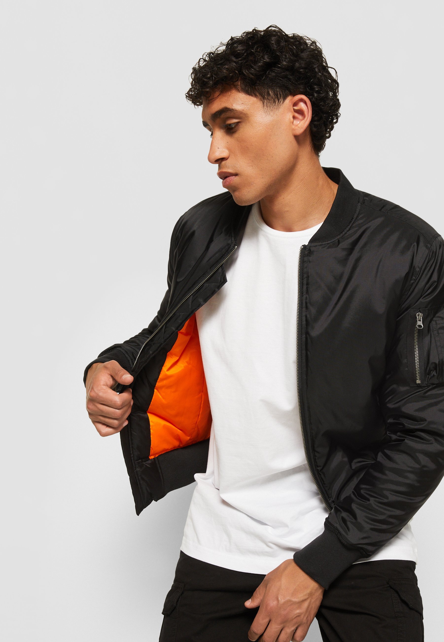 Urban Classics BASIC - Bomber striukė - juoda