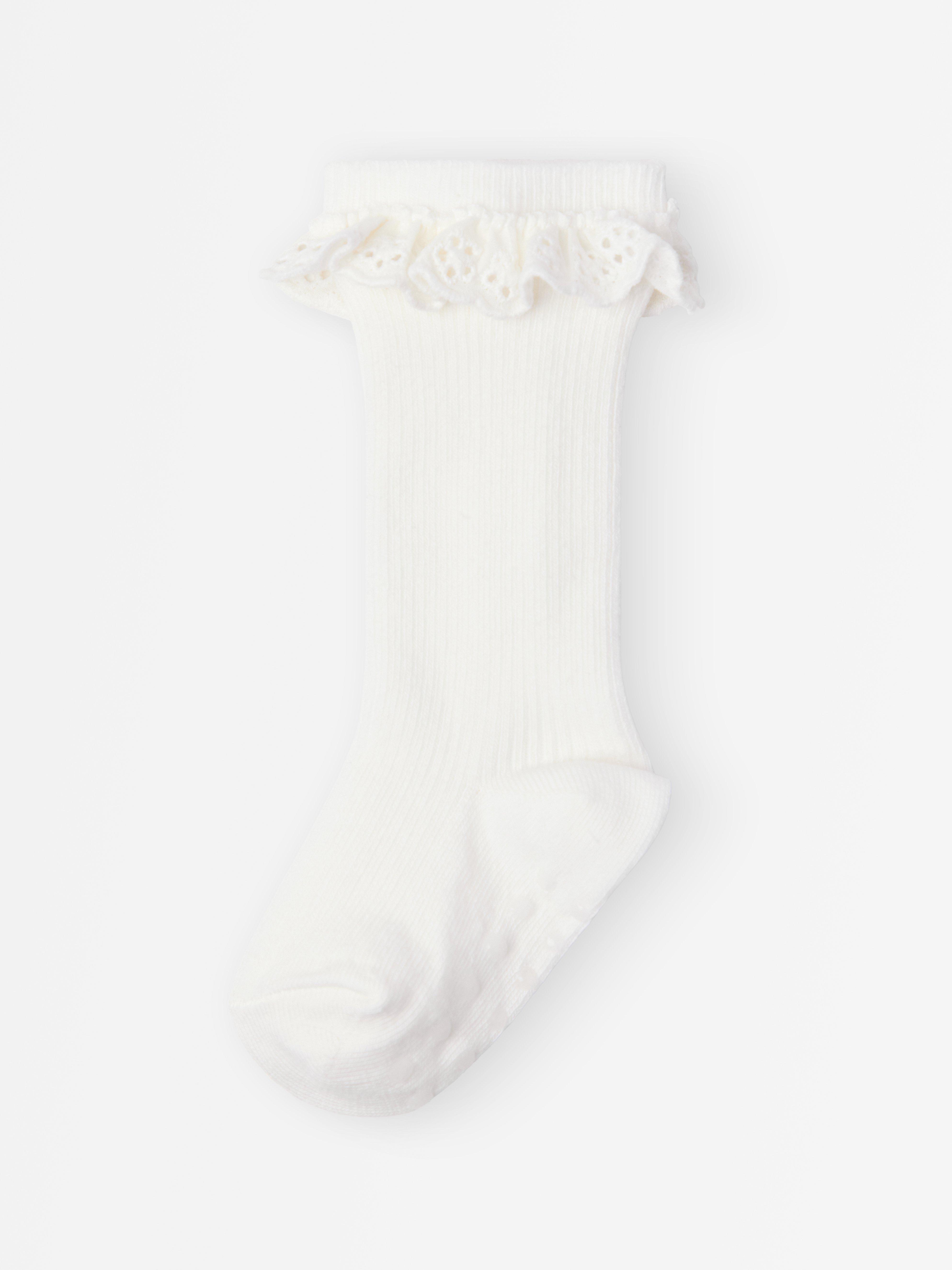 Calcetines hasta la rodilla, color blanco claro empolvado.