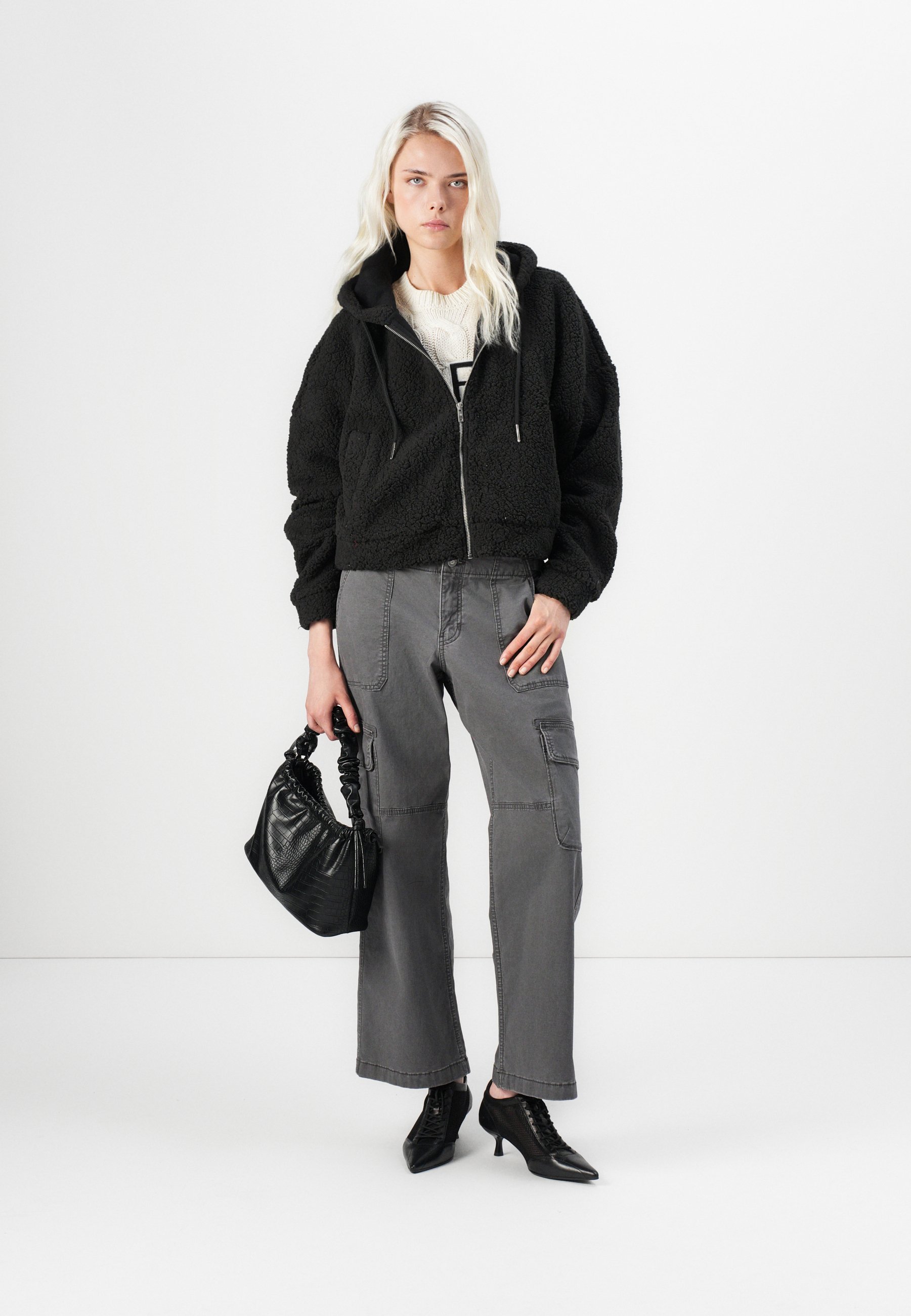 Noisy May NMCUDDLE CROP JACKET - Fleecejack - zwart