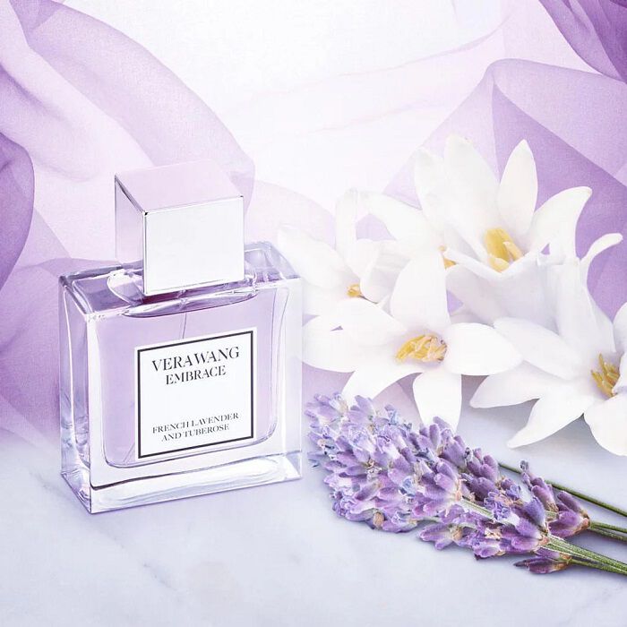 Vera Wang Αγκαλιάστε τη γαλλική λεβάντα και την τουμπερόζα