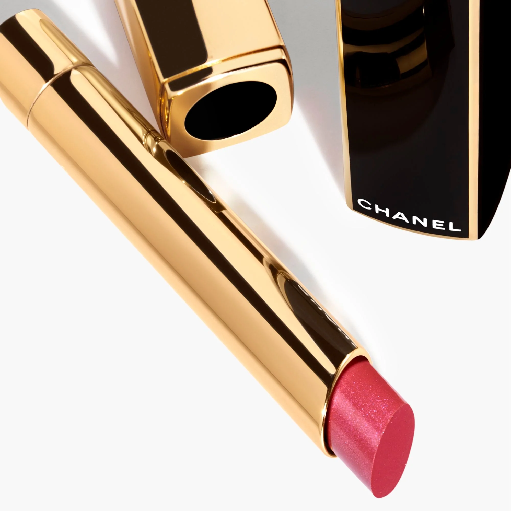 ROUGE ALLURE L'EXTRAIT - IL ROSSETTO AD ALTA INTENSITÀ ESTRATTO DI LUCE E TRATTAMENTO. RICARICABILE