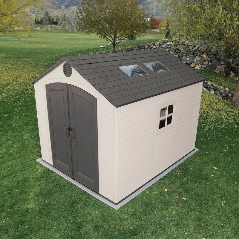 Casetta da giardino tradizionale in plastica, 2,4 metri di larghezza x 3 metri di profondità.