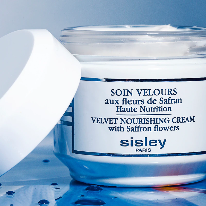Creme hidratante nutritivo aveludado Sisley com flores de açafrão para pele seca e sensível.