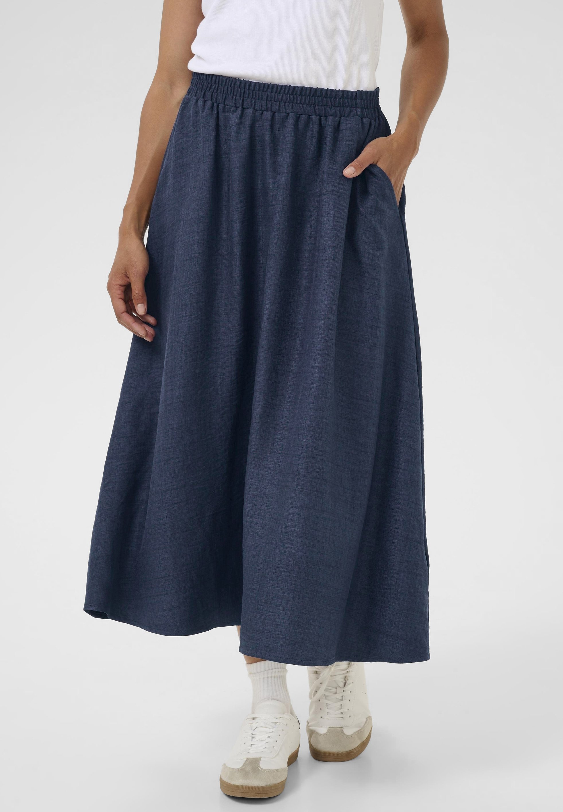 Jupe trapèze Kaffe ELLEN MIDI - coloris indigo