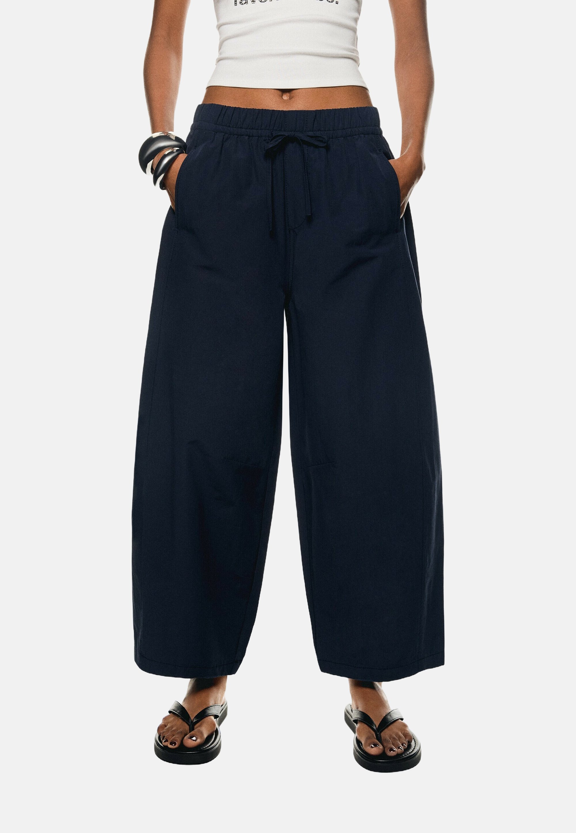 Bershka CROPPED - Pantalon - bleu foncé
