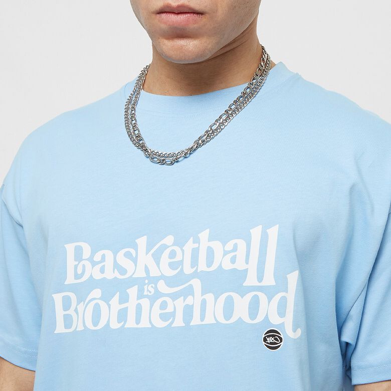 Camiseta de baloncesto como hermandad