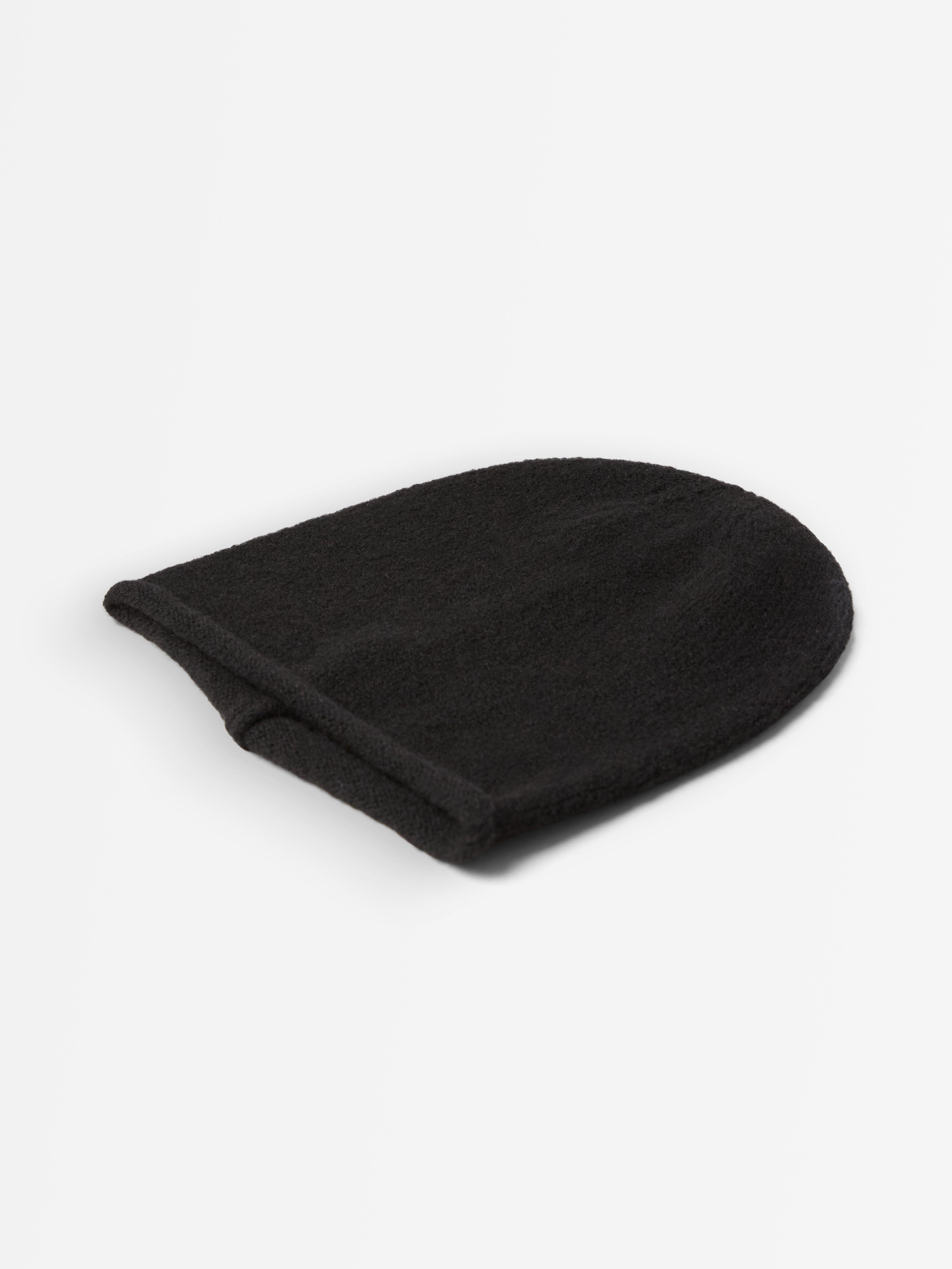 Bonnet noir en maille fine