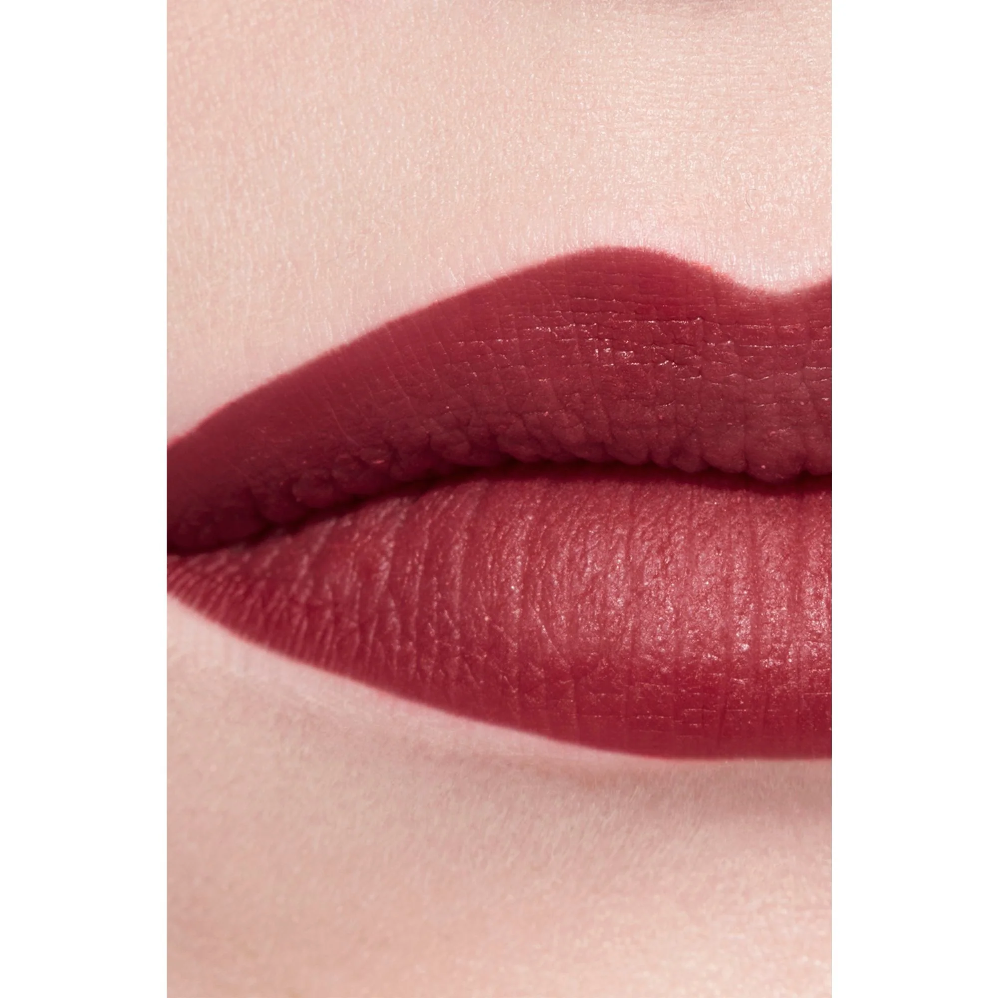 ROUGE ALLURE VELVET - IL ROSSETTO VELLUTATO LUMINOSO