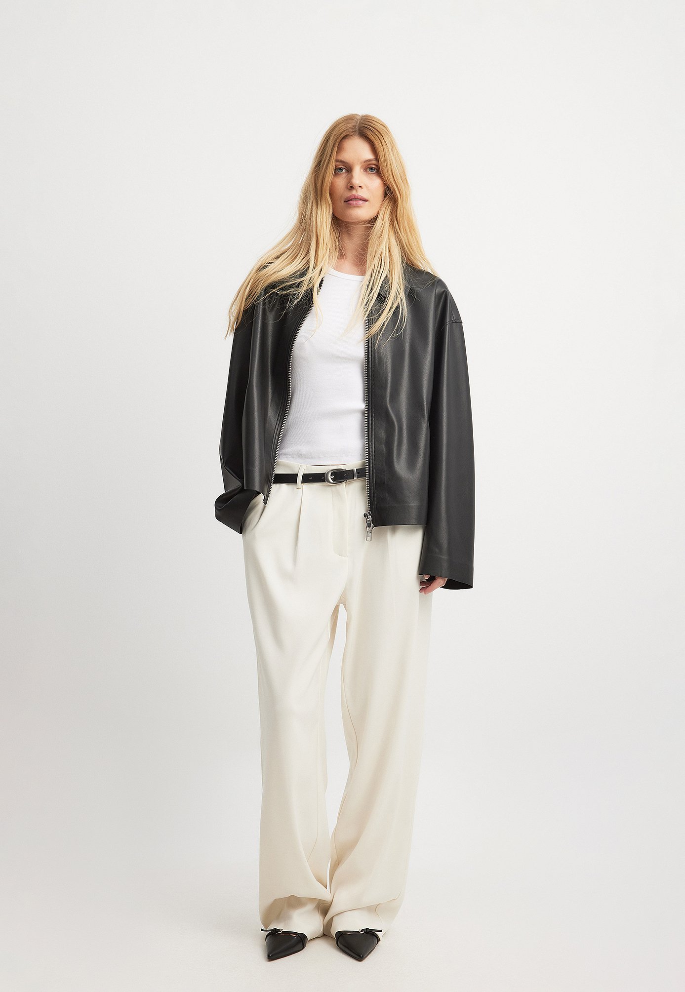 NA-KD Keinonahkatakki - musta