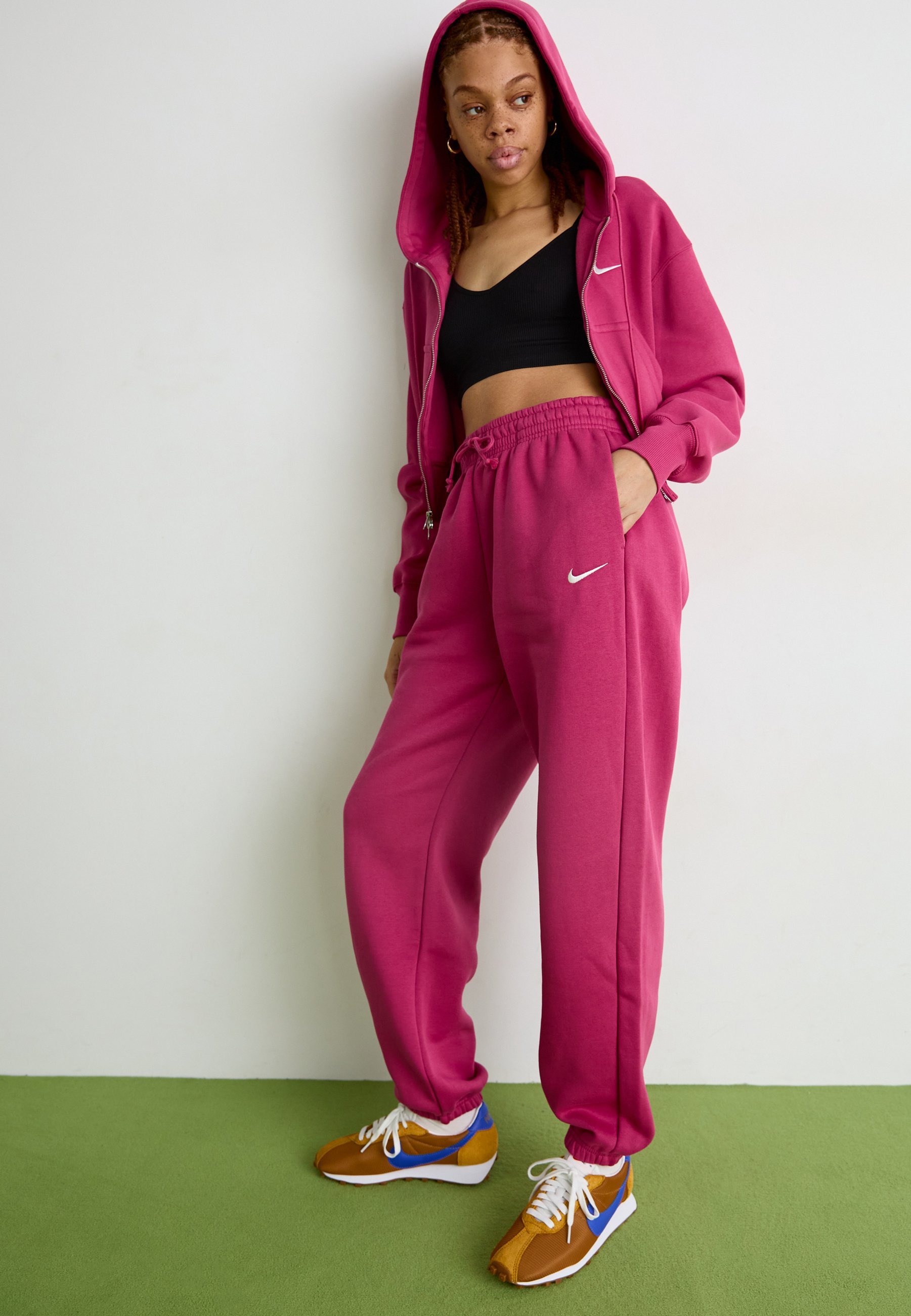 Pantaloni Nike Sportswear - Pantaloni da tuta - sweet beet/sail