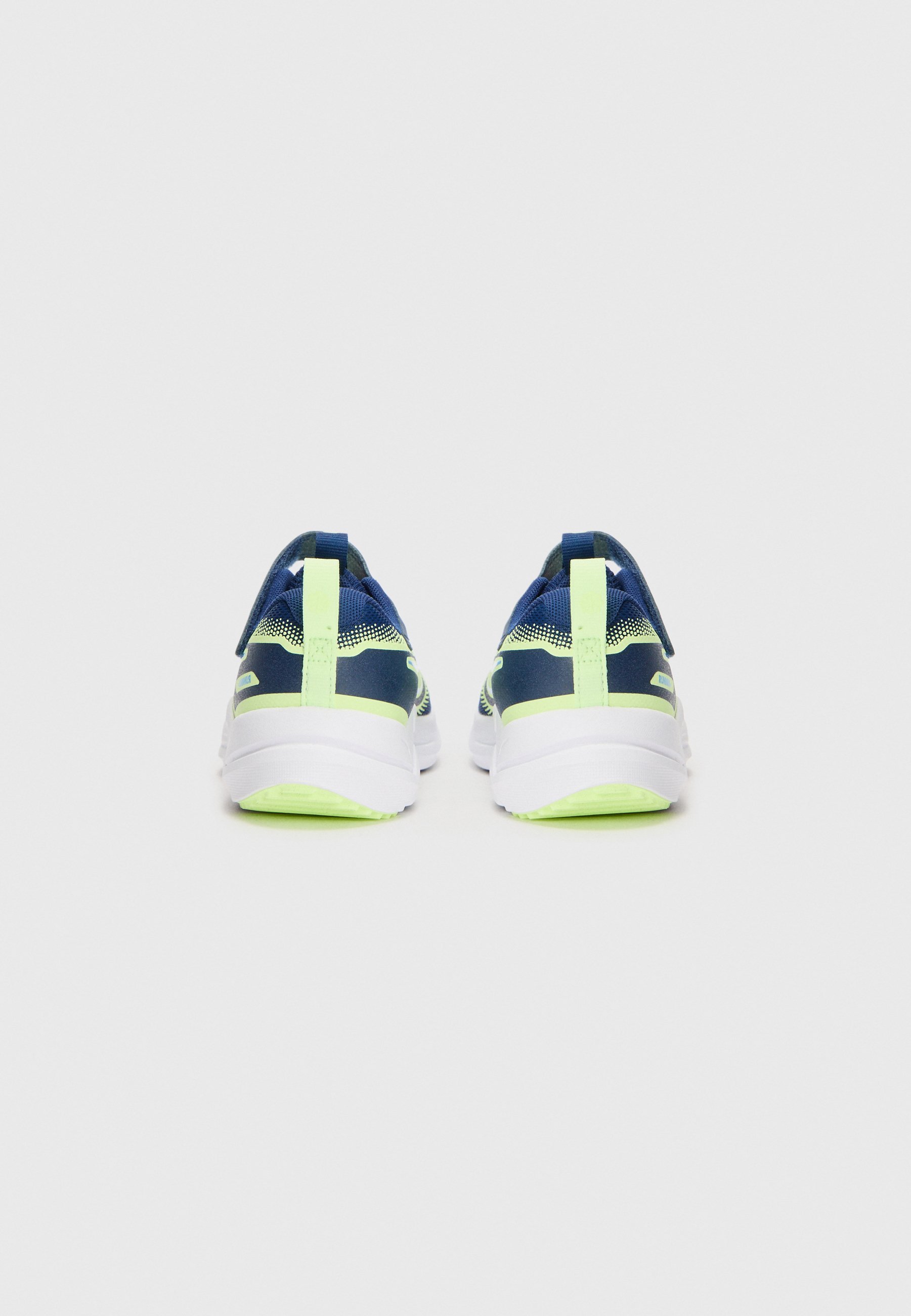 Nike Performance COSMIC RUNNER UNISEX - Běžecké boty na silnici - black/white/white
