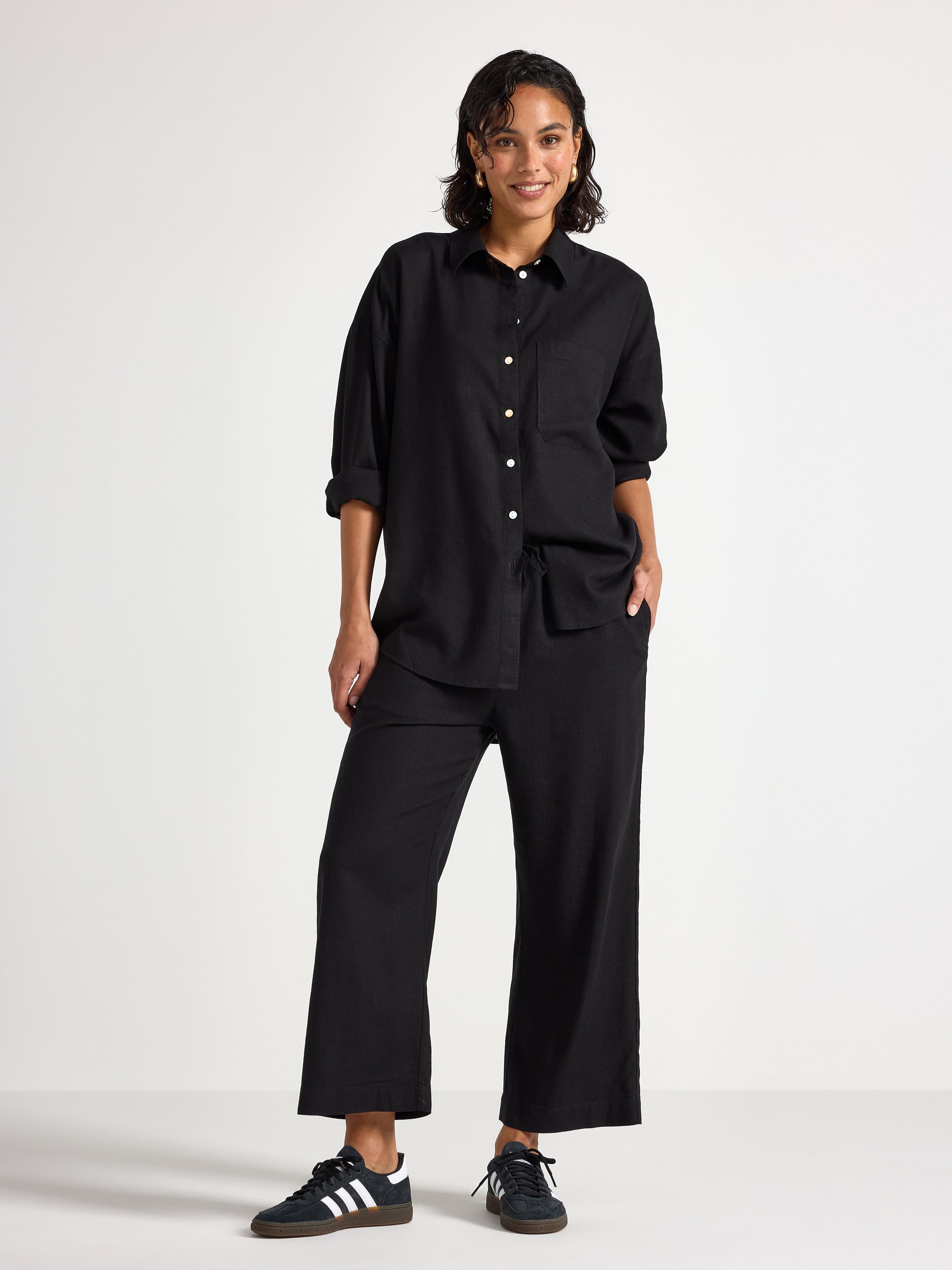BELLA rette, cropped bukser i linblanding, svart