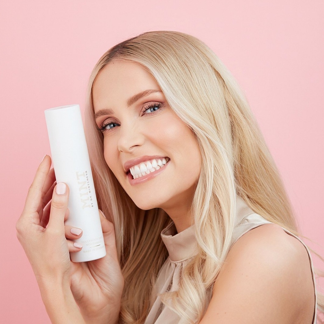 Bieliaca ústna voda Mint od Dr. Mintchevy Hollywood Smile MINT - 200 ml