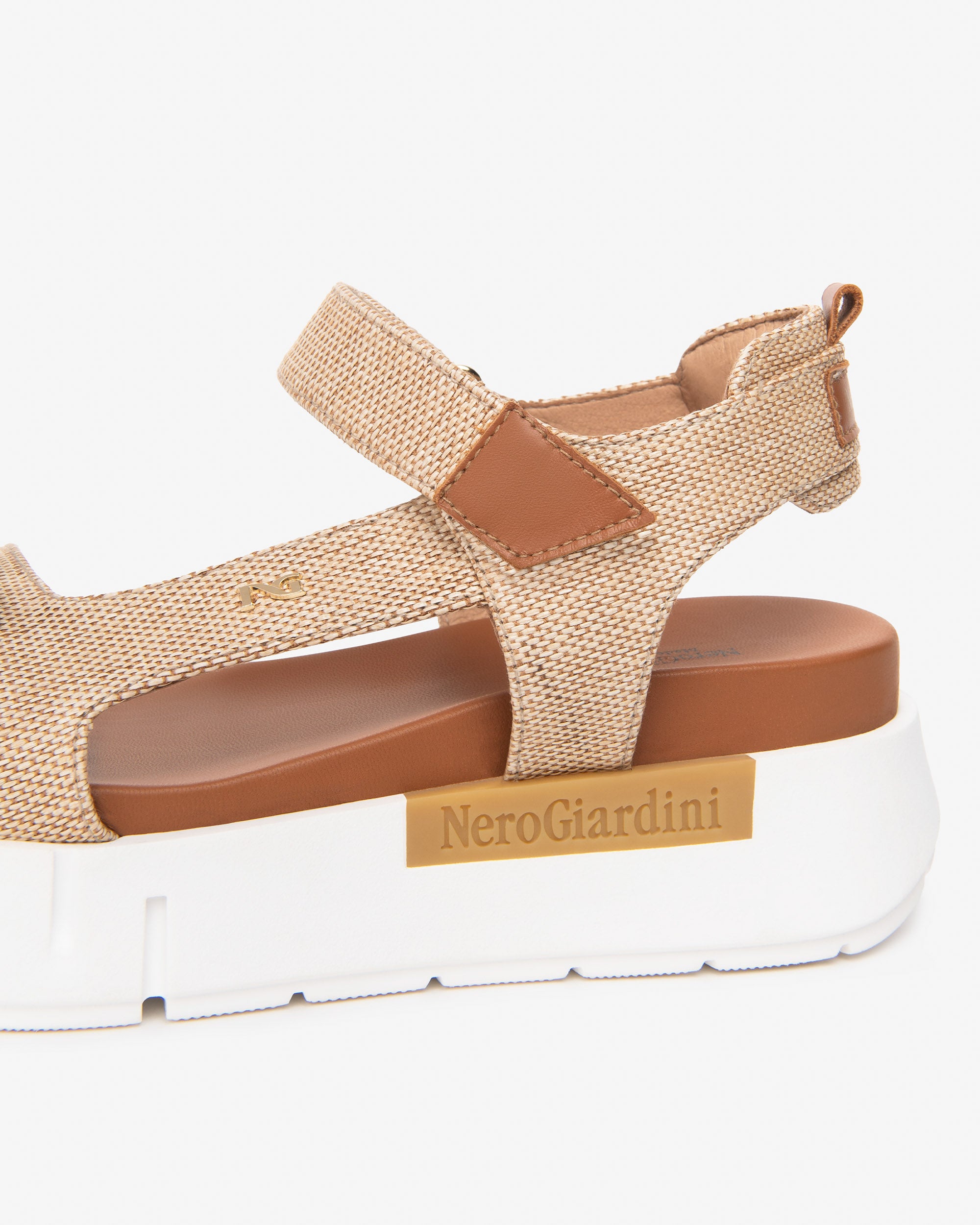 Damen-Sandalen aus Leder und Stoff