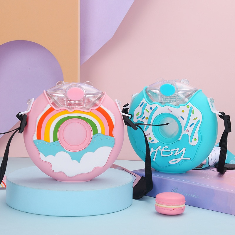 380 ml Donut-förmiger Kinderbecher mit Strohhalm, niedliche Donut-förmige Wasserbecher, auslaufsichere Outdoor-Trinkflasche mit Cartoon-Motiv