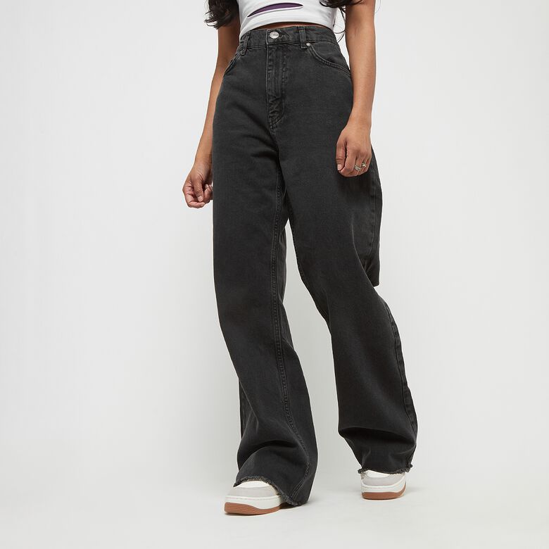 Calça jeans de cintura alta e modelagem relaxada