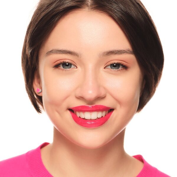 Šminka za ustnice Essence Glossy Glaze 04 Red-dy for the Day z visokim sijajem 1,9 g