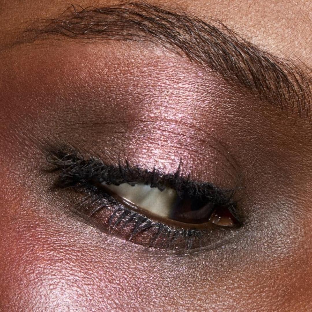 MAC „Dazzleshadow“ blizgučių pavidalo akių šešėliai, kompaktiški – 1 g.
