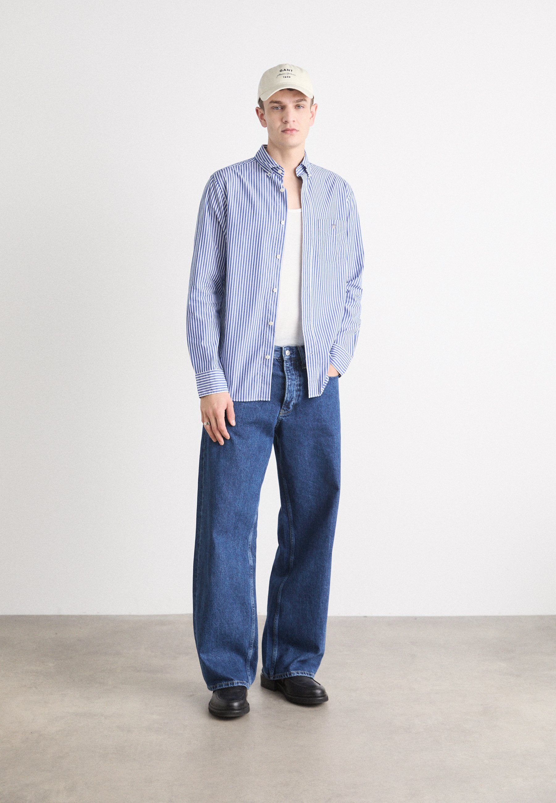 GANT REG POPLIN STRIPE - Overhemd - marine weiß