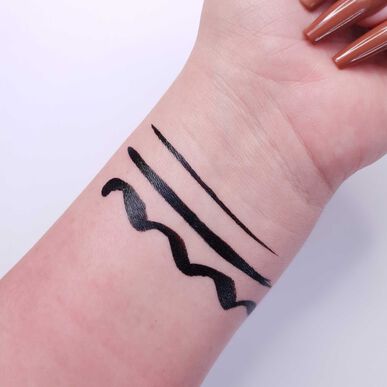 Relove Eyeliner Pen Slick Flick musta 0.7g 0.7g
