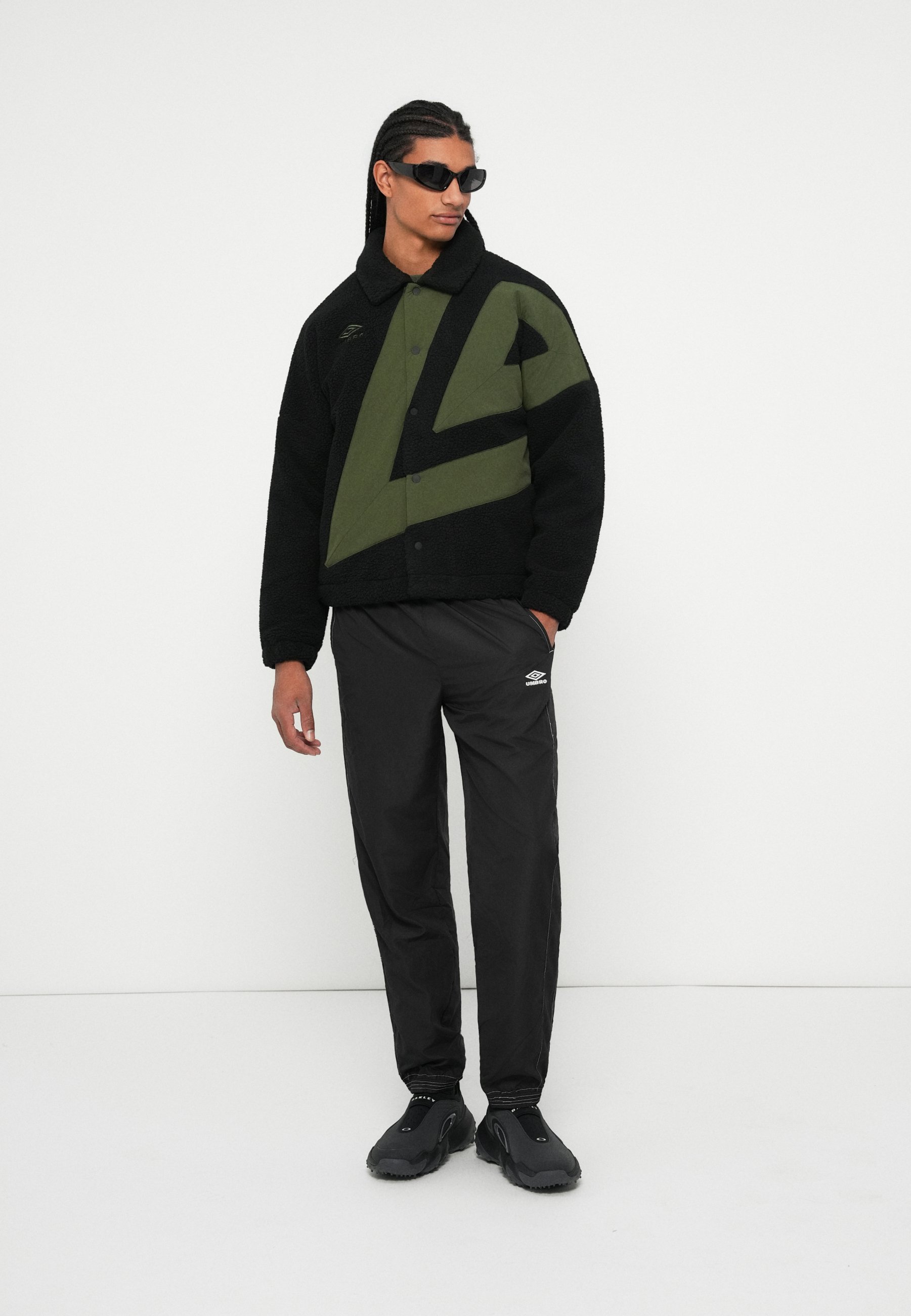 Umbro ACKET - Fleecejack - zwart/reistas