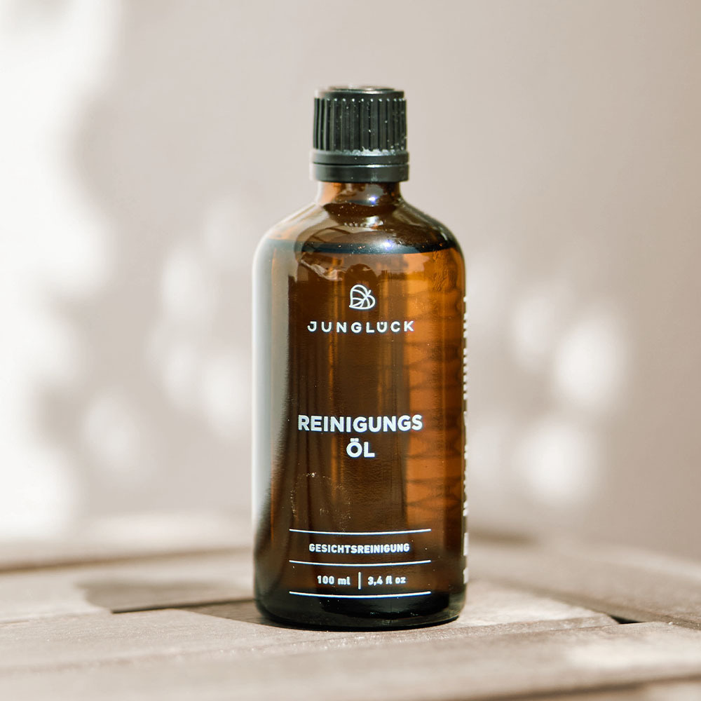 „Juniglück“ veido priežiūros rinkinys su valomuoju aliejumi, keramidų serumu ir hialurono kremu (vidutinio dydžio) – 200 ml