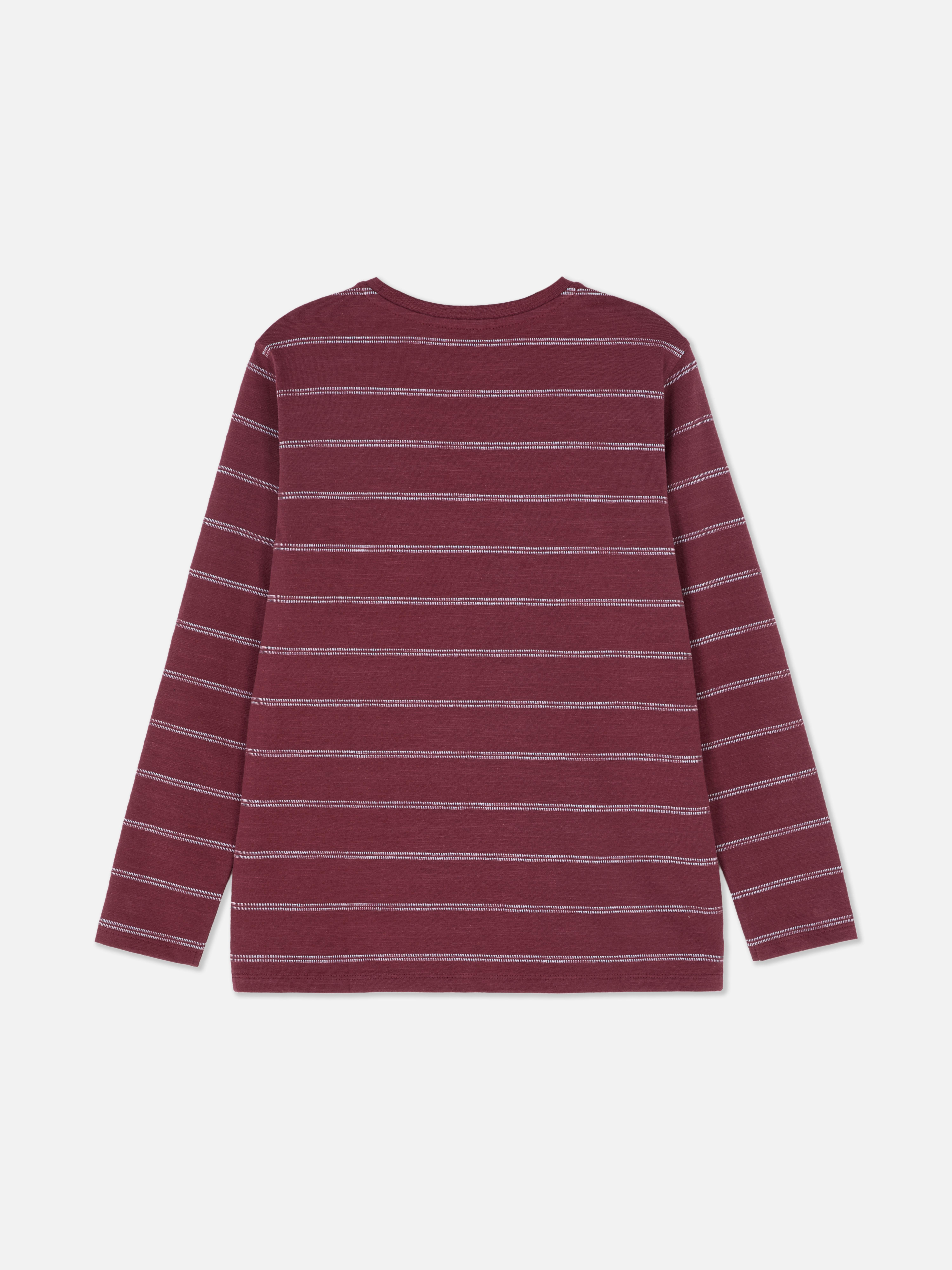 Gestreiftes Langarmshirt für Jungen. Strukturiertes T-Shirt mit Rundhalsausschnitt, langen Ärmeln und Streifenmuster.